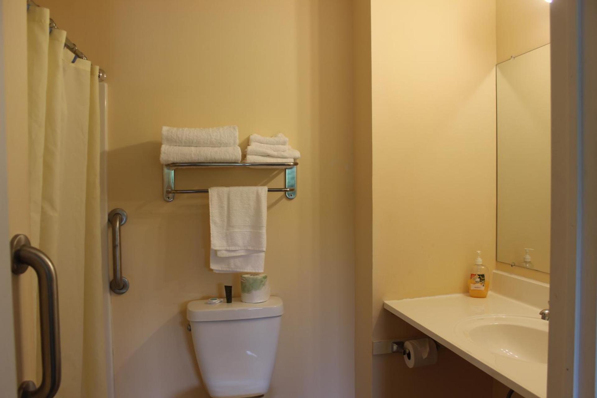 Berkshire Travel Lodge photo 13