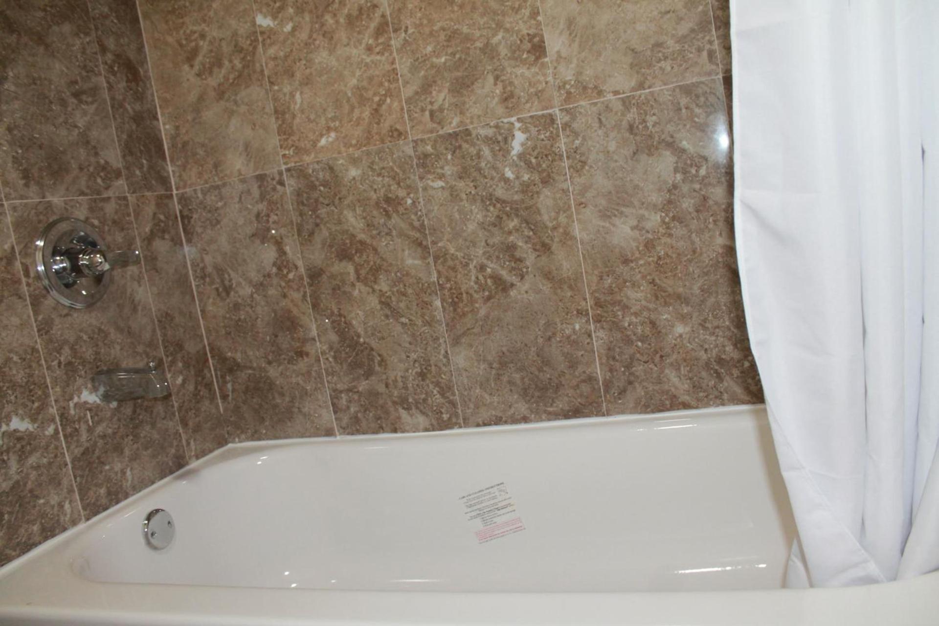 American Inn & Suites photo 24
