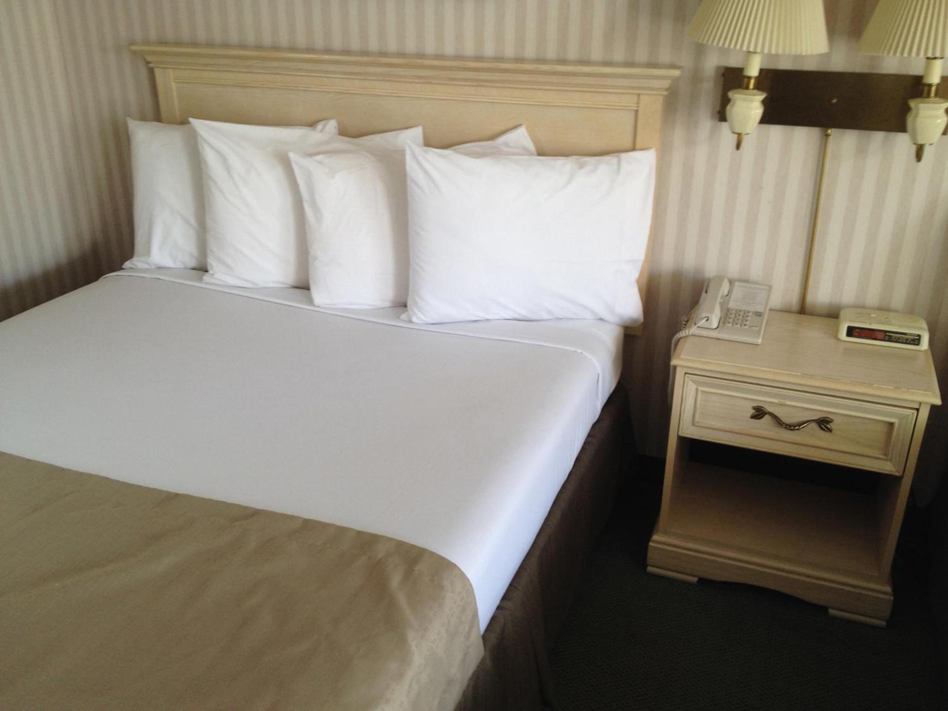 Parkside Inn Bridgeview photo 29