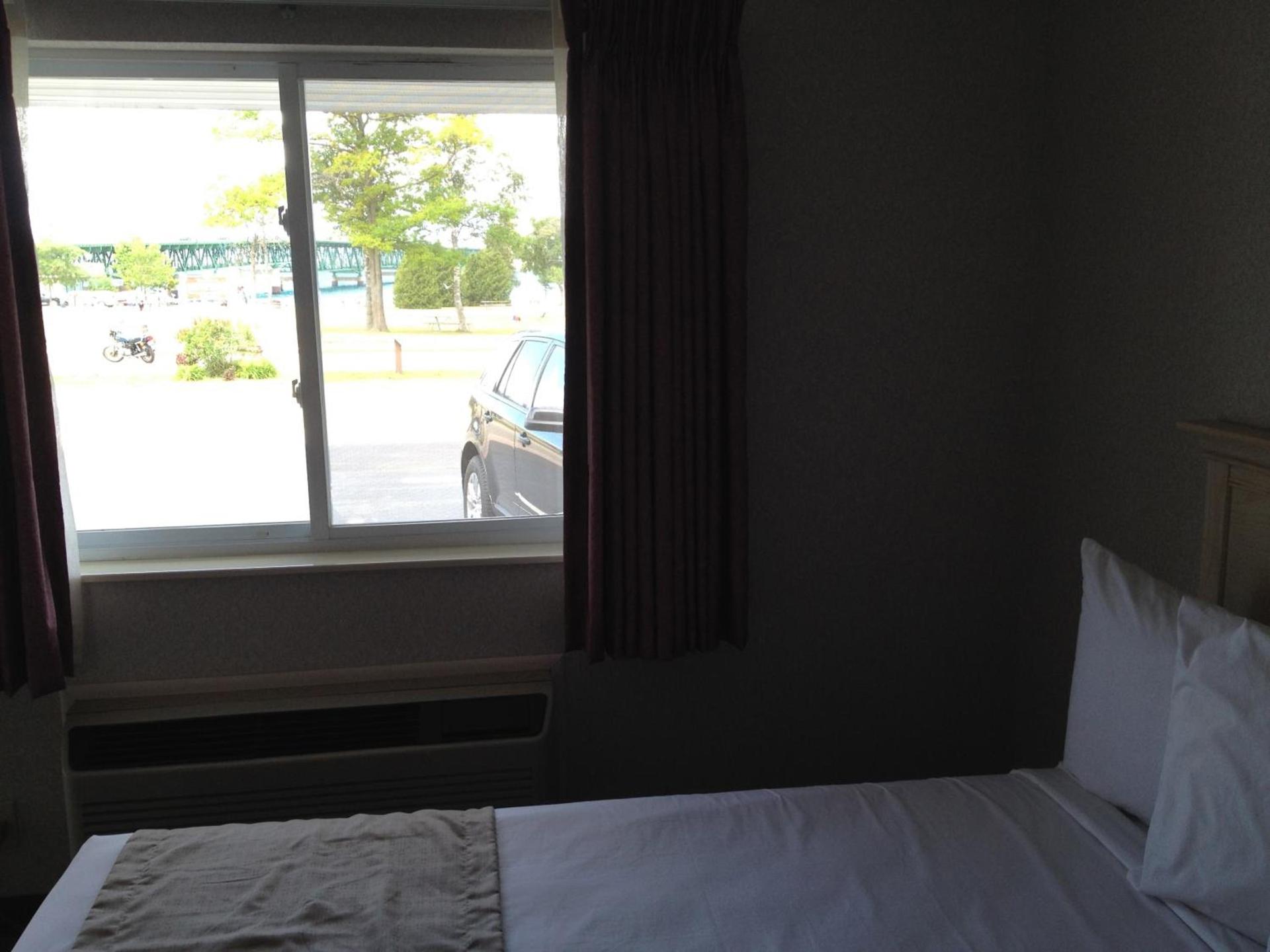 Parkside Inn Bridgeview photo 30