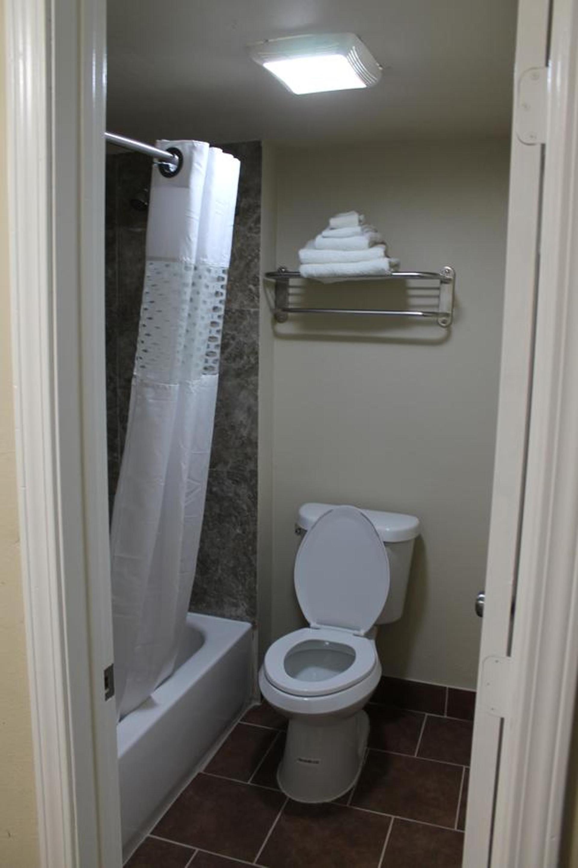American Inn & Suites photo 20