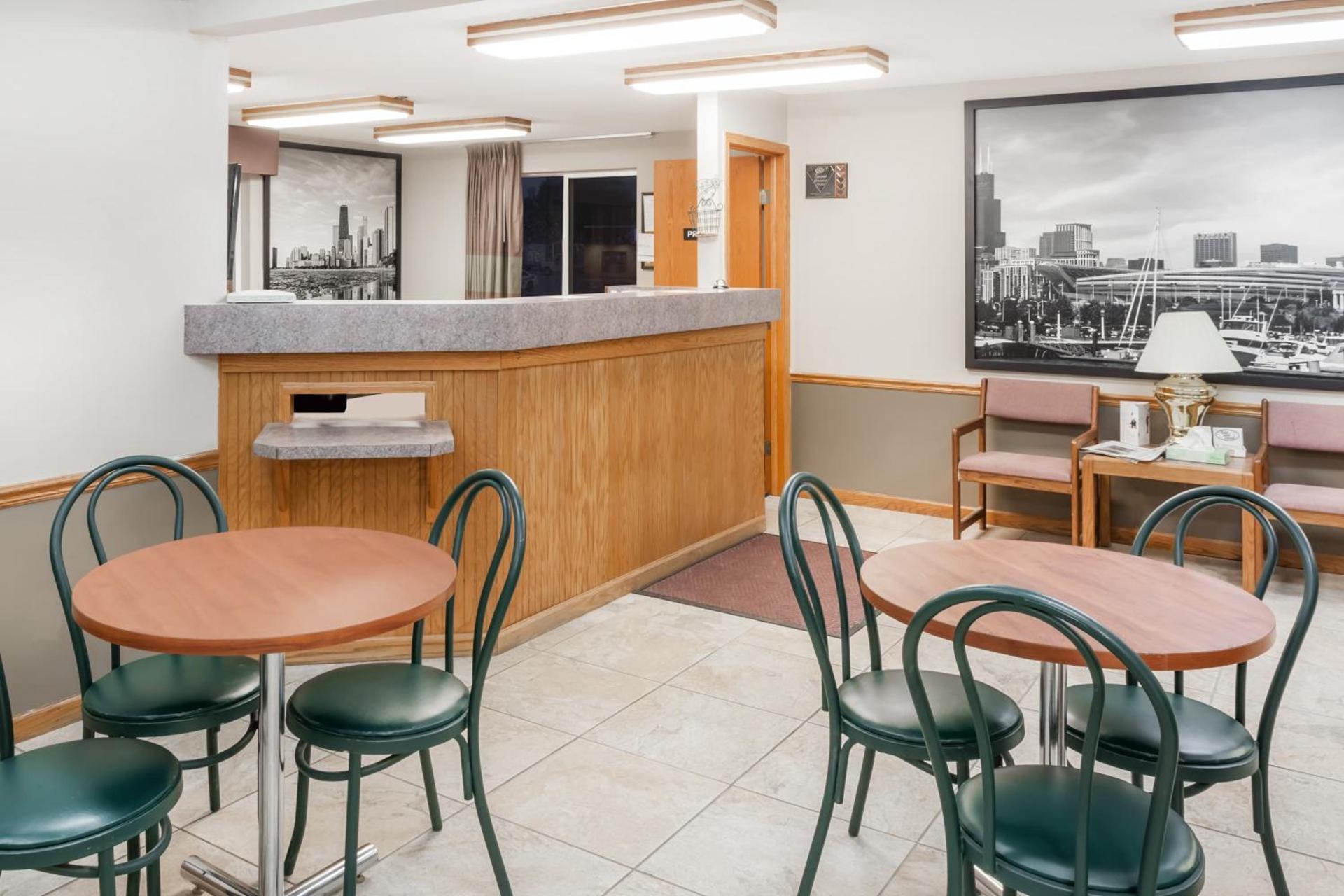 Super 8 by Wyndham Watseka photo 47