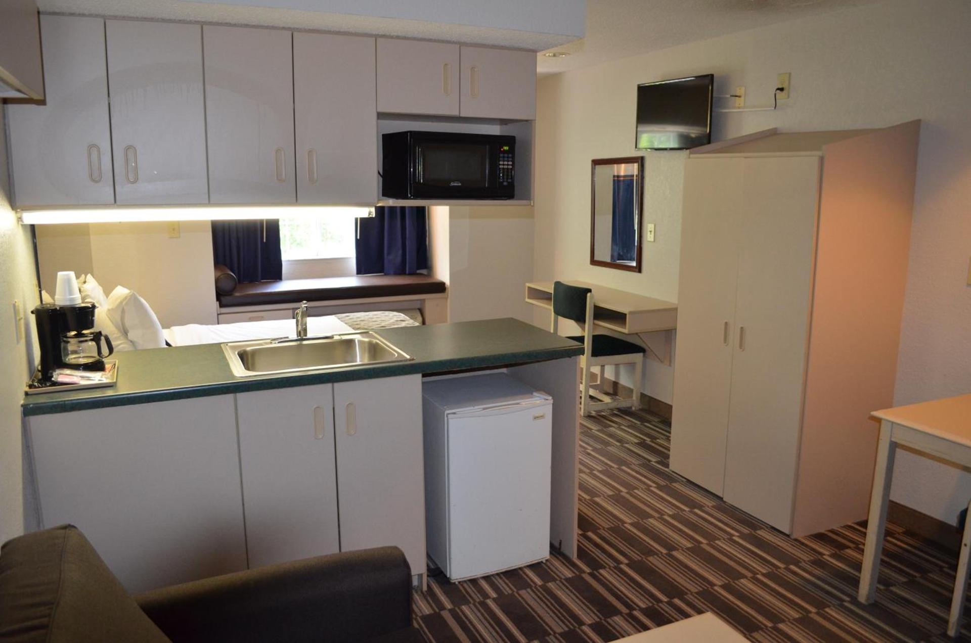 Stay Express inn and Suites Atlanta Union City photo 13