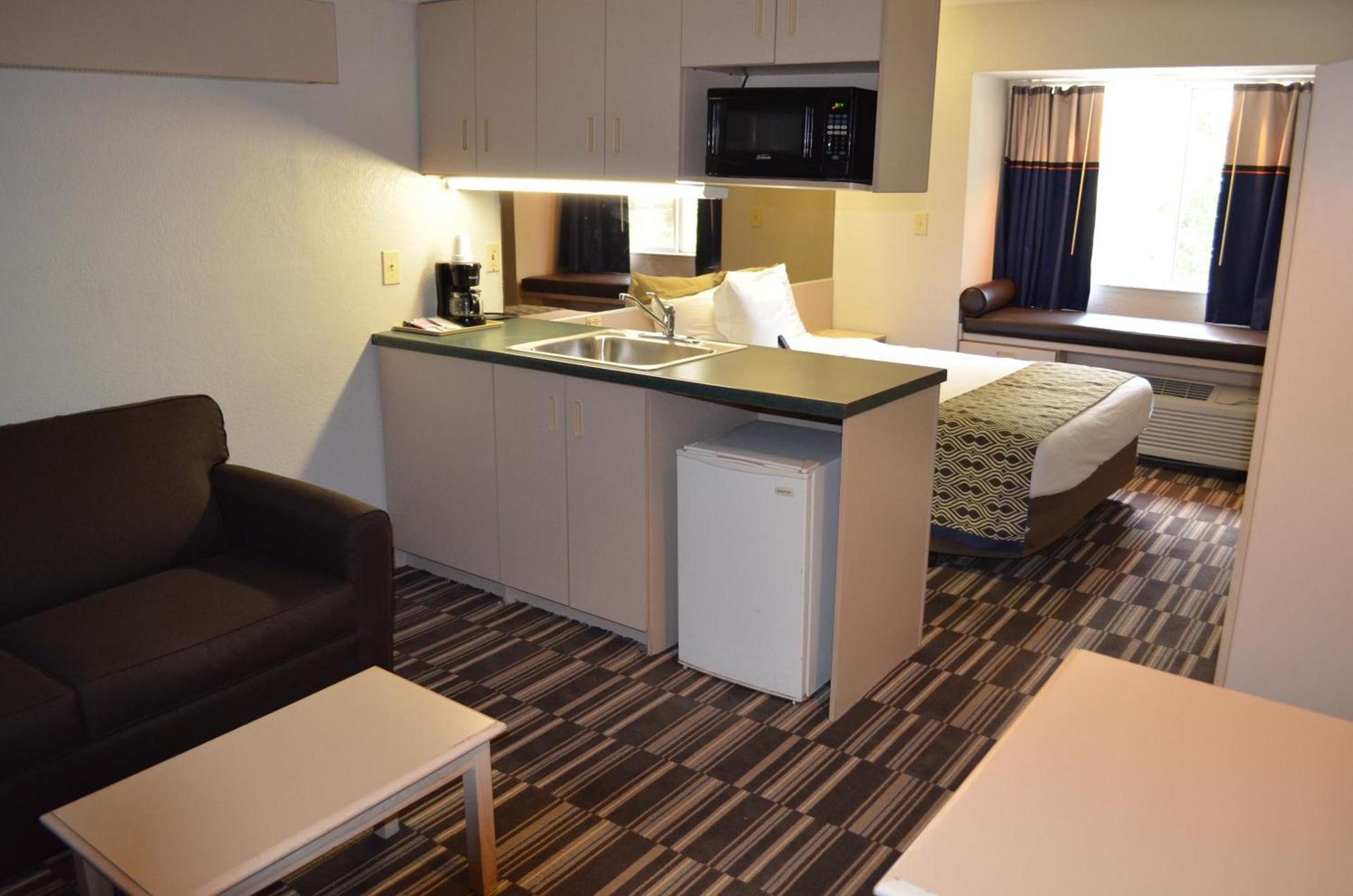 Stay Express inn and Suites Atlanta Union City photo 11