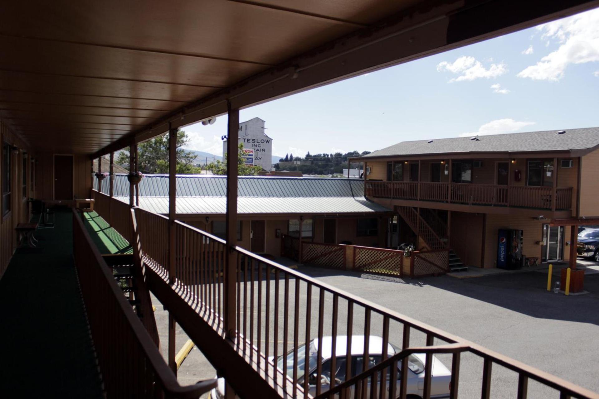 Country Motor Inn photo 67