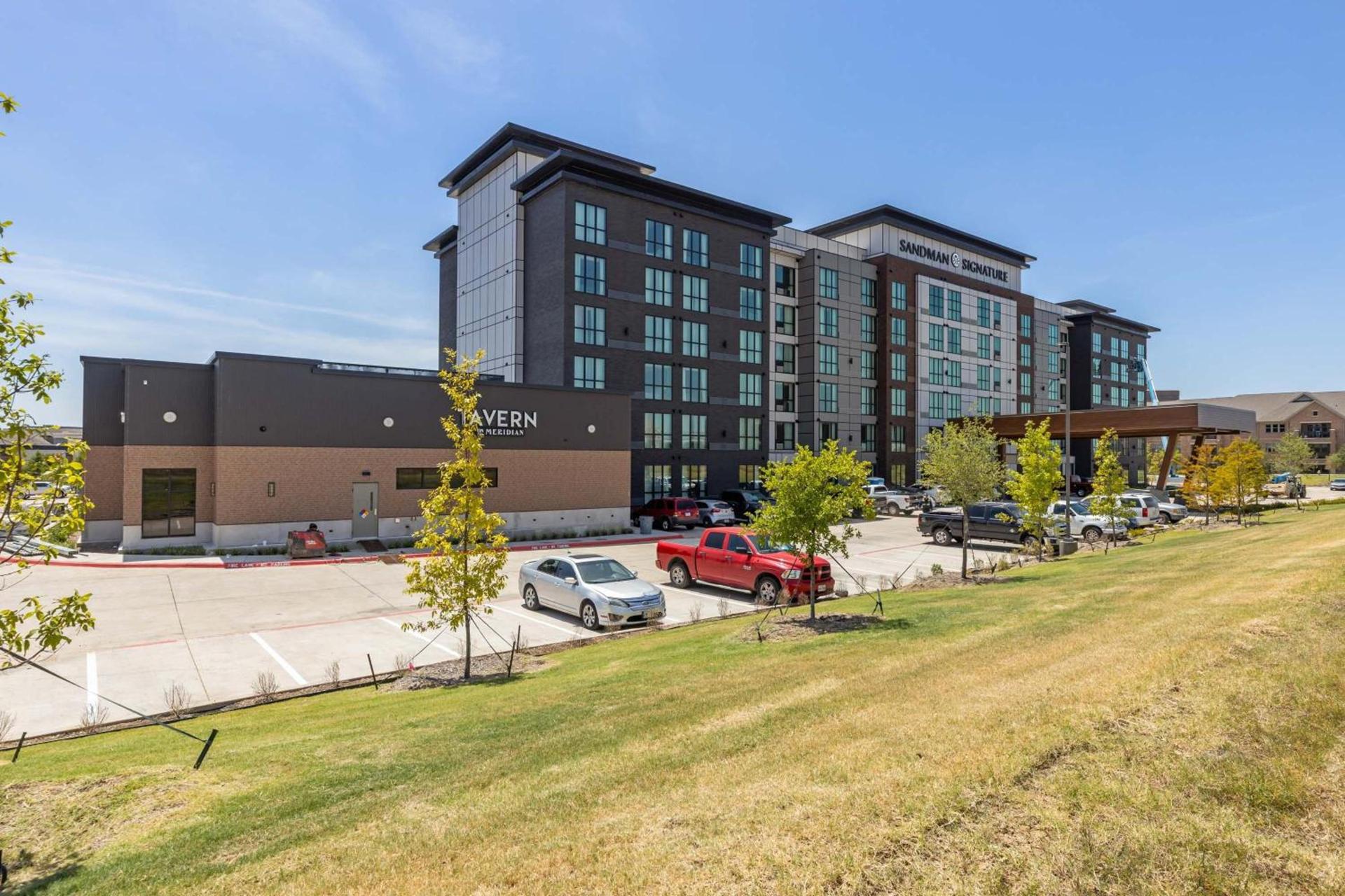 Sandman Signature Dallas Las Colinas Hotel & Suites photo 1