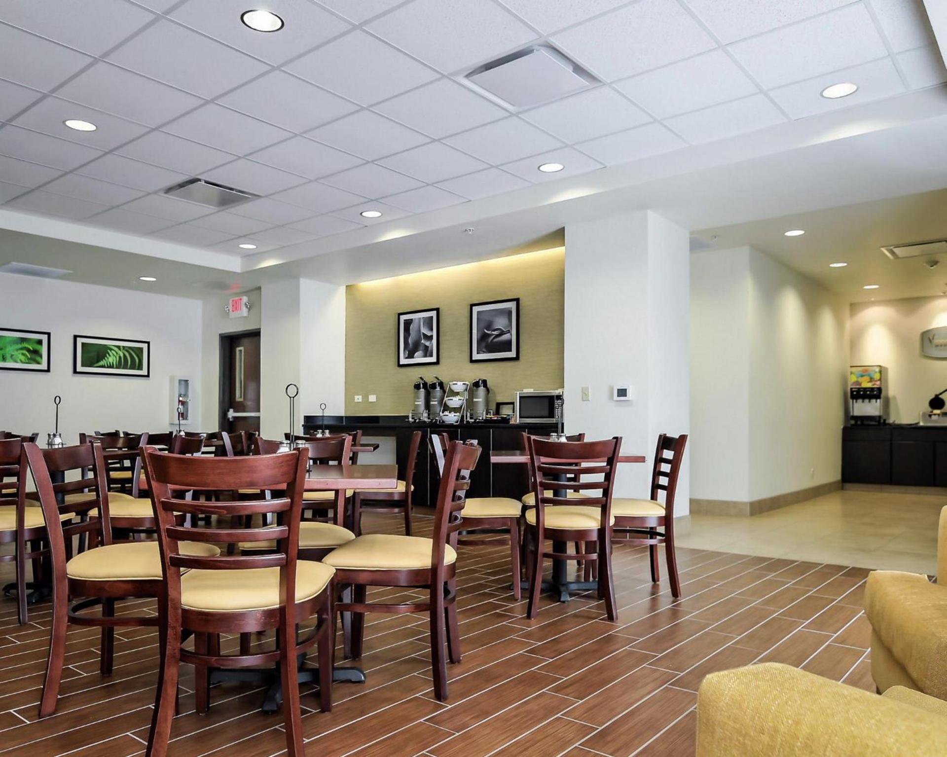 Sleep Inn & Suites Fort Scott photo 16