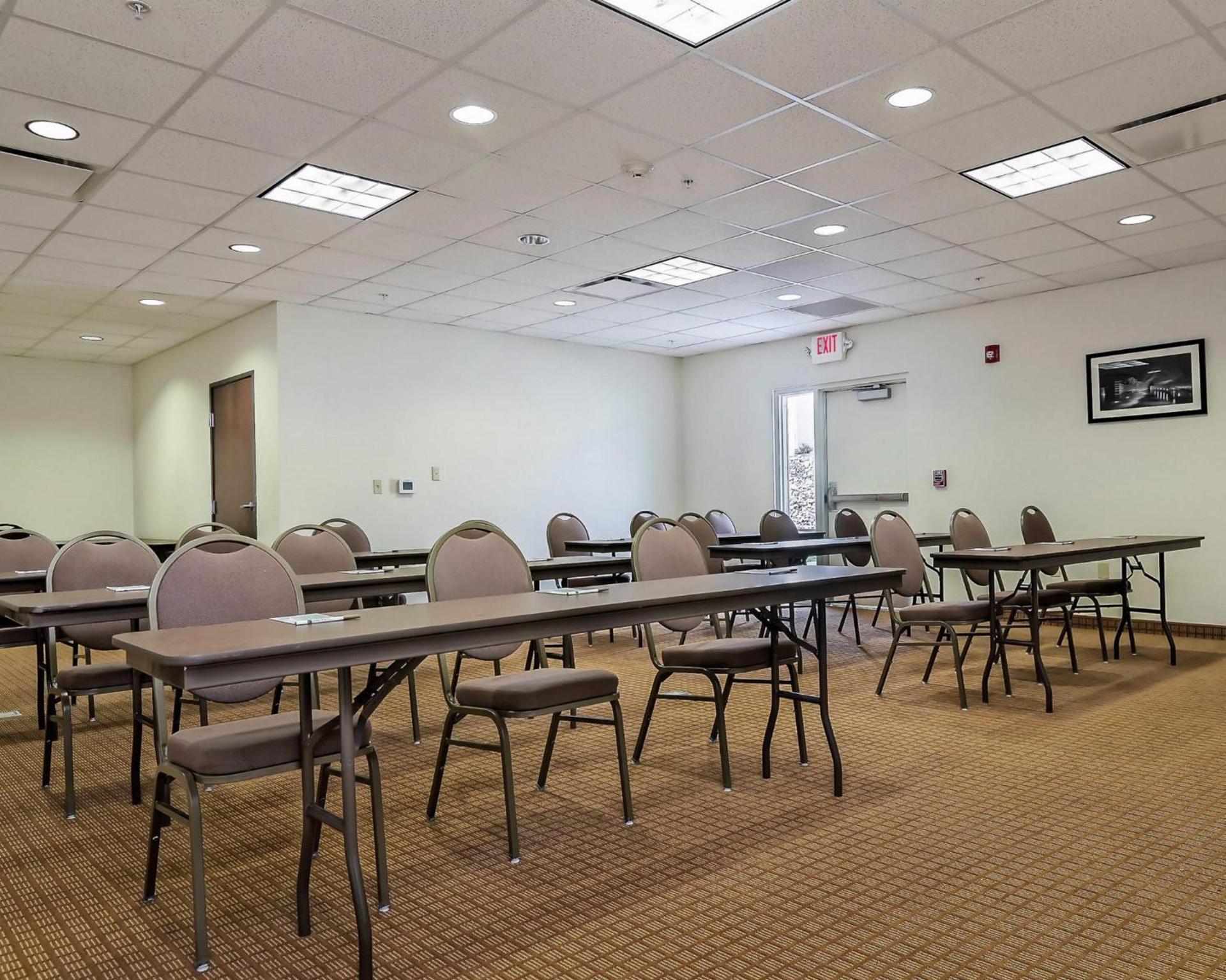 Sleep Inn & Suites Fort Scott photo 31