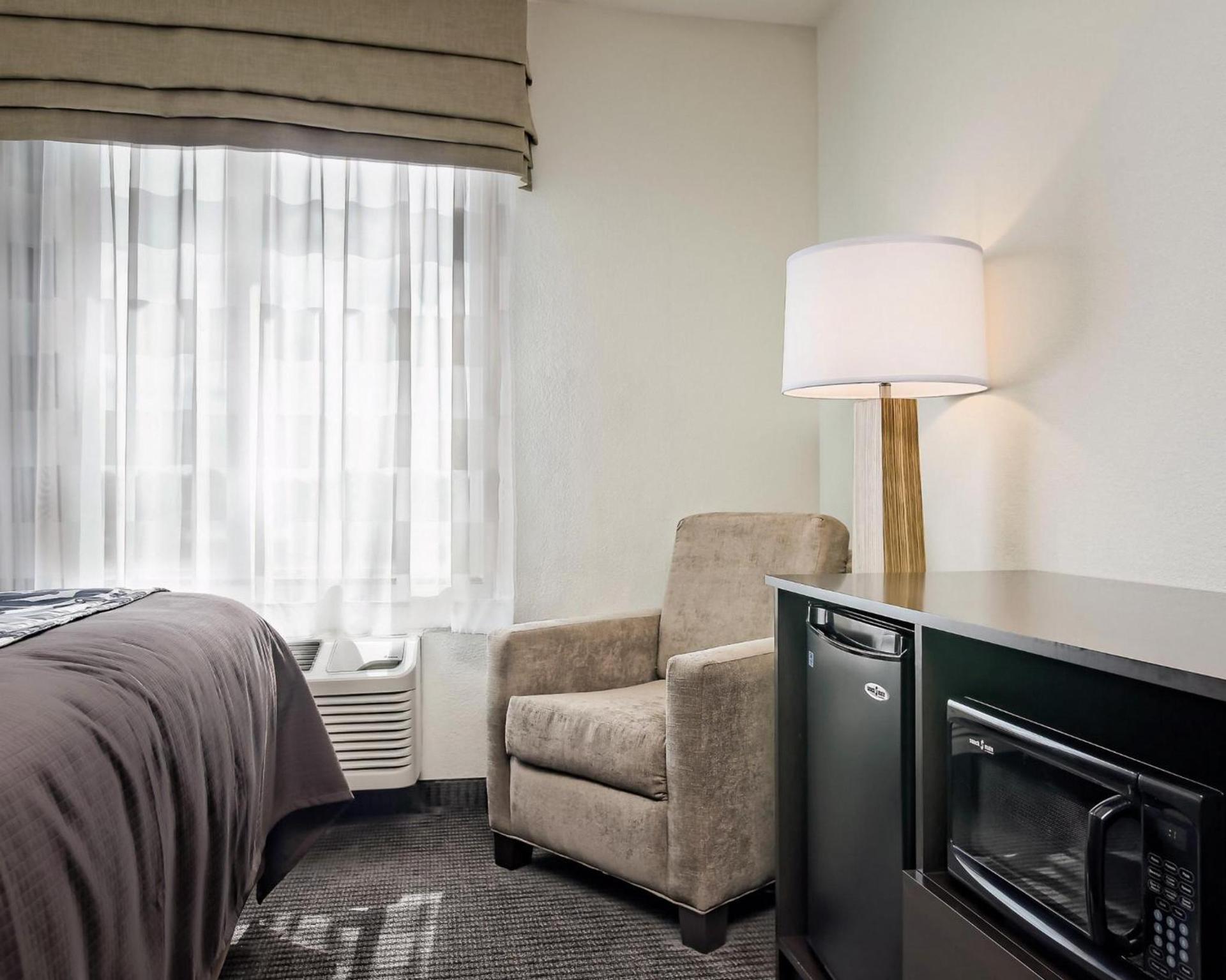 Sleep Inn & Suites Fort Scott photo 37