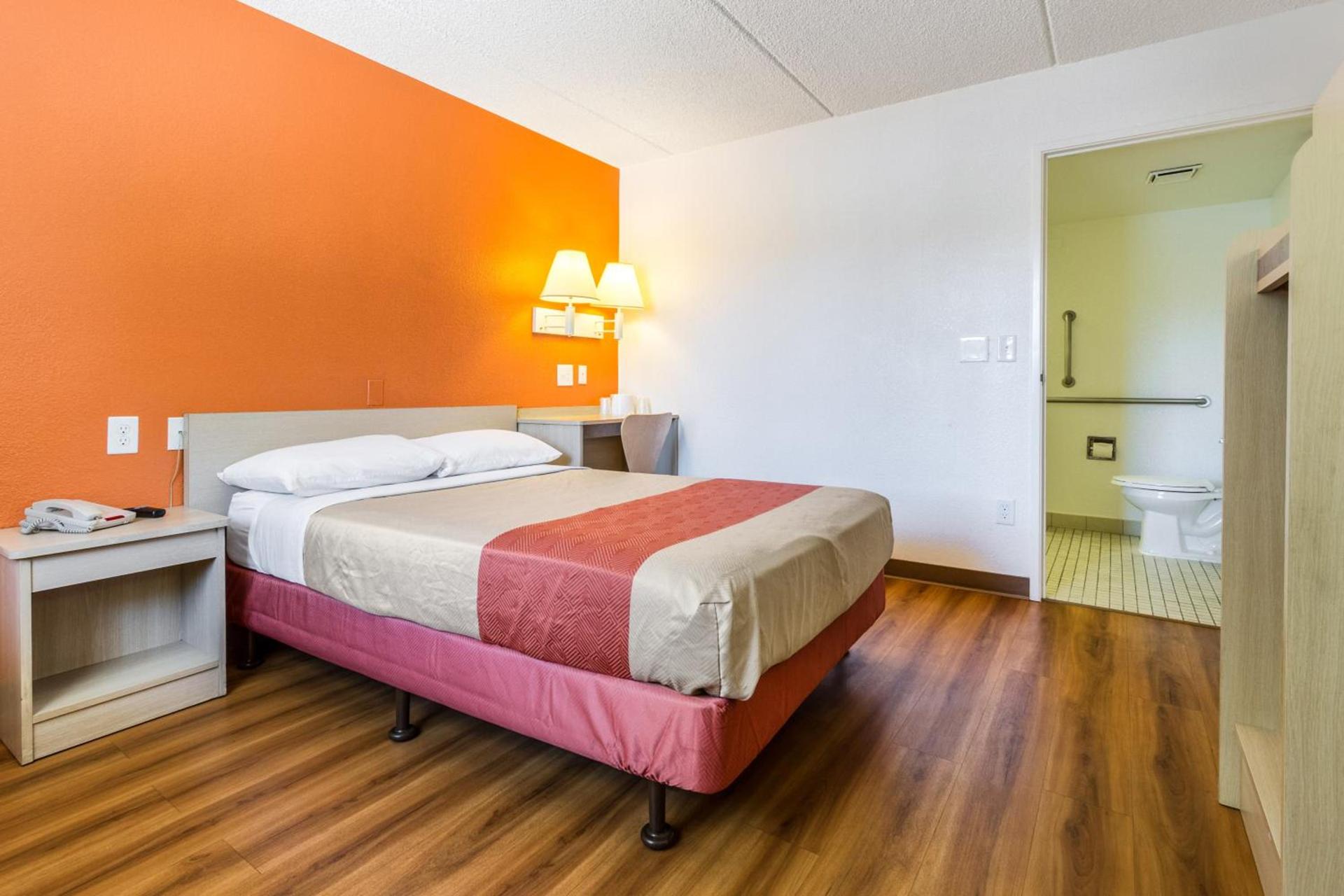 Motel 6 Tempe, AZ Phoenix Airport Priest Dr photo 11