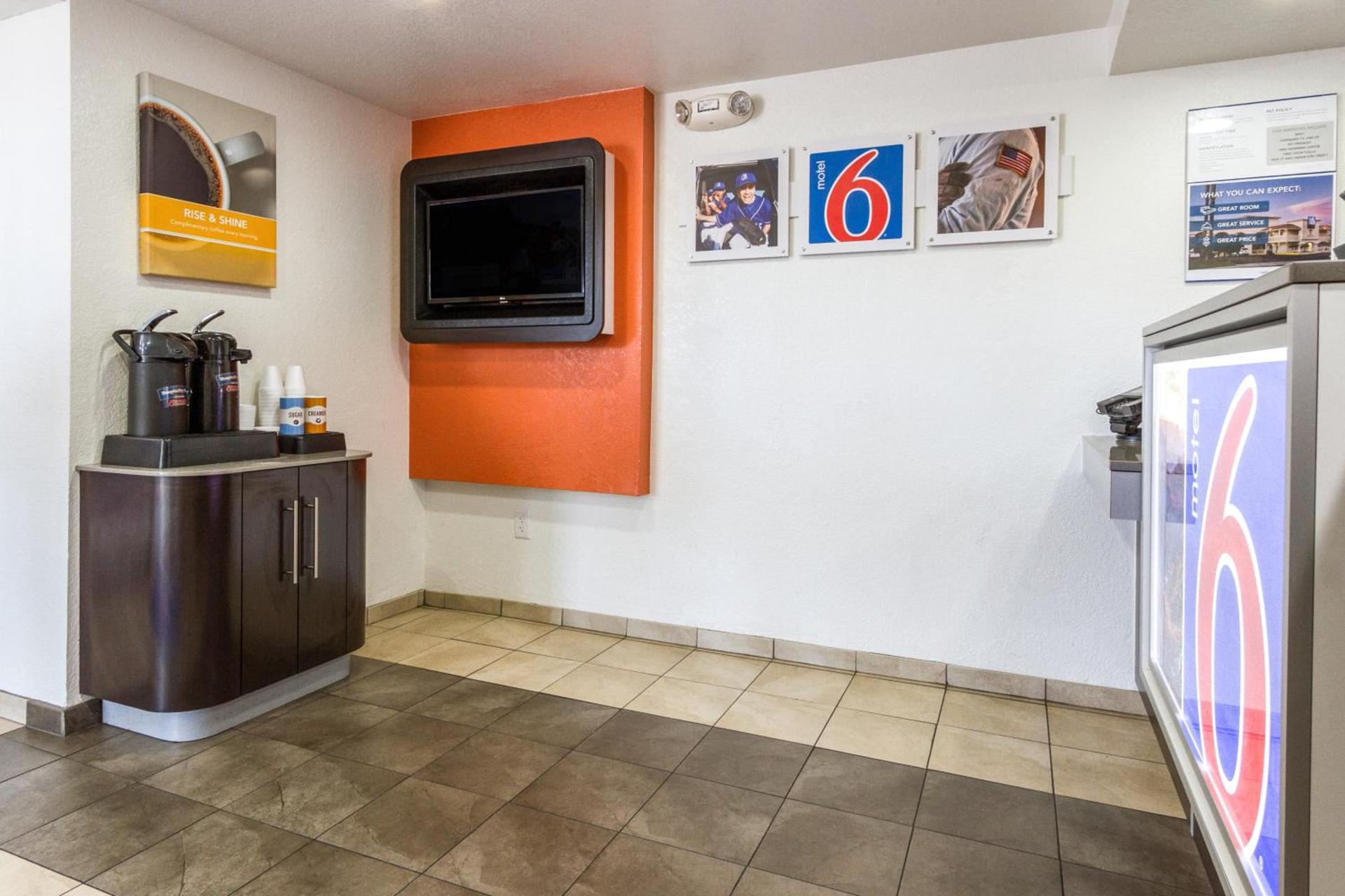 Motel 6 Tempe, AZ Phoenix Airport Priest Dr photo 13