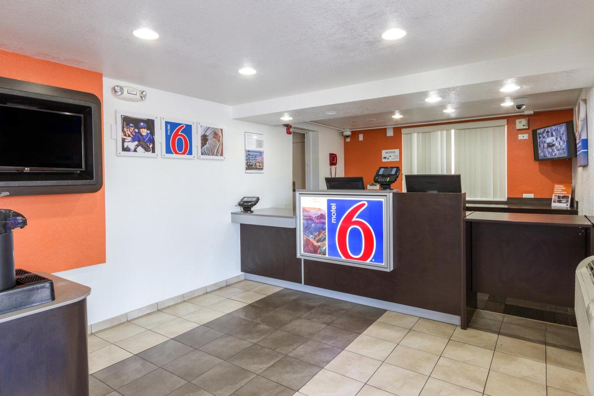 Motel 6 Tempe, AZ Phoenix Airport Priest Dr photo 16