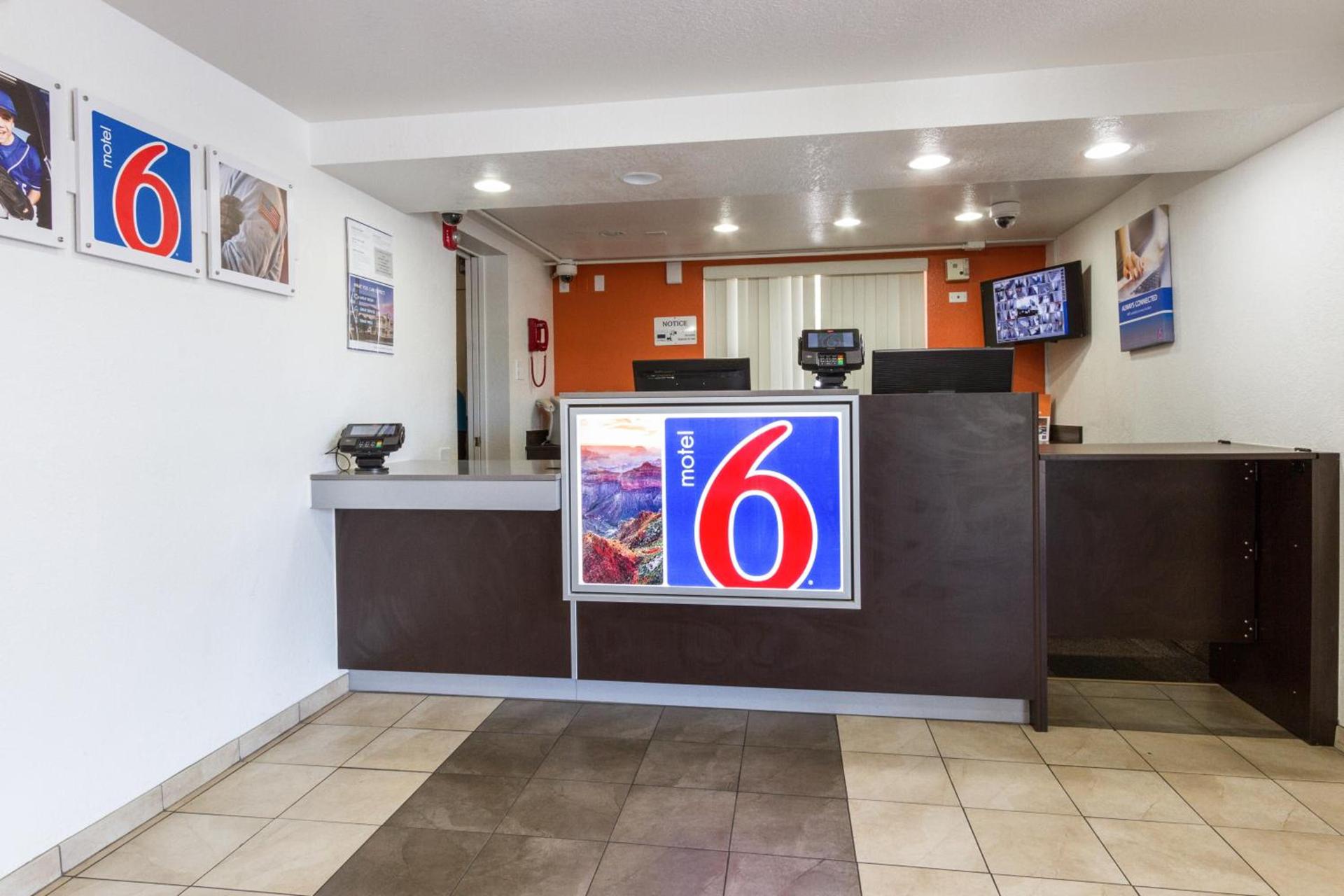 Motel 6 Tempe, AZ Phoenix Airport Priest Dr photo 12