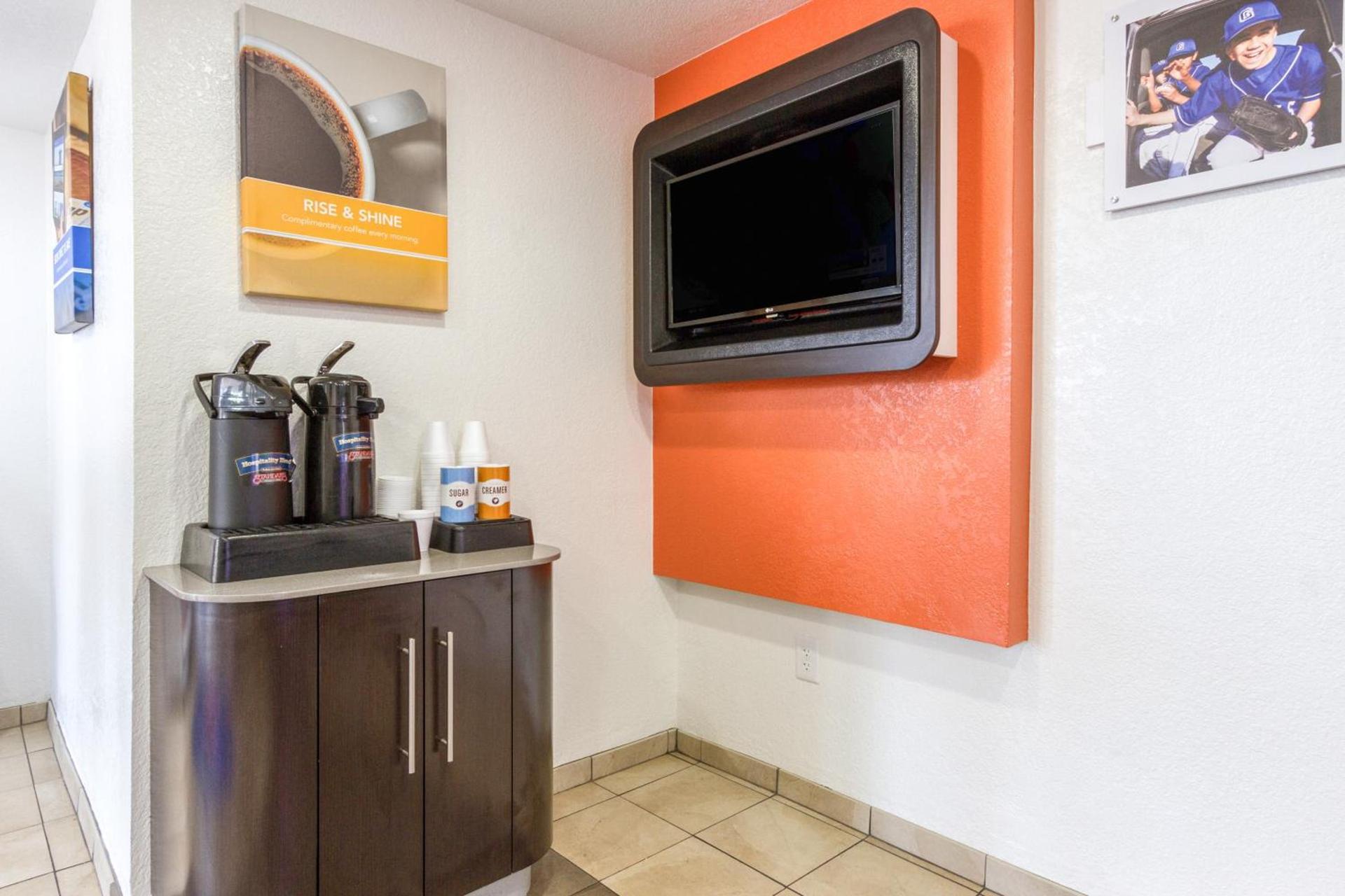Motel 6 Tempe, AZ Phoenix Airport Priest Dr photo 15