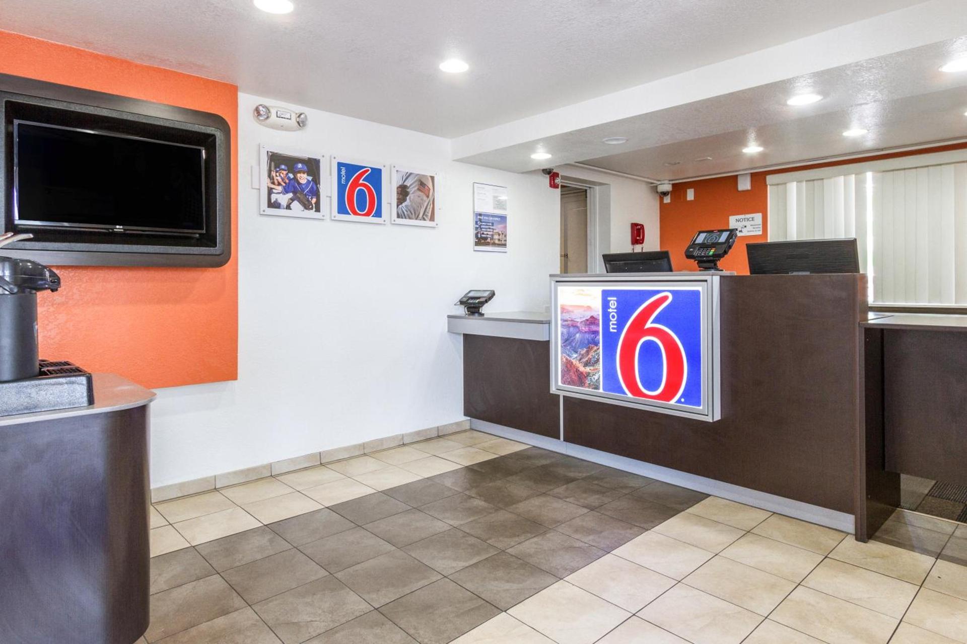 Motel 6 Tempe, AZ Phoenix Airport Priest Dr photo 14