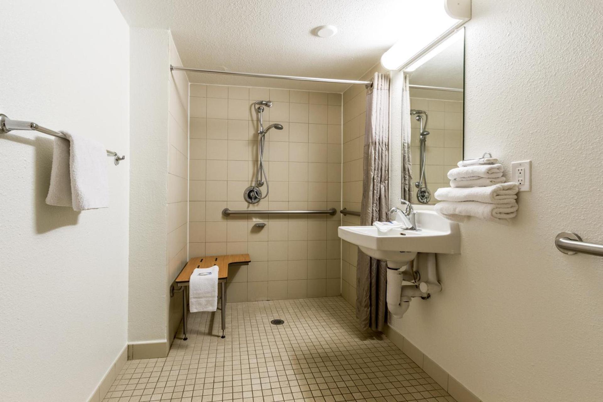Motel 6 Tempe, AZ Phoenix Airport Priest Dr photo 25