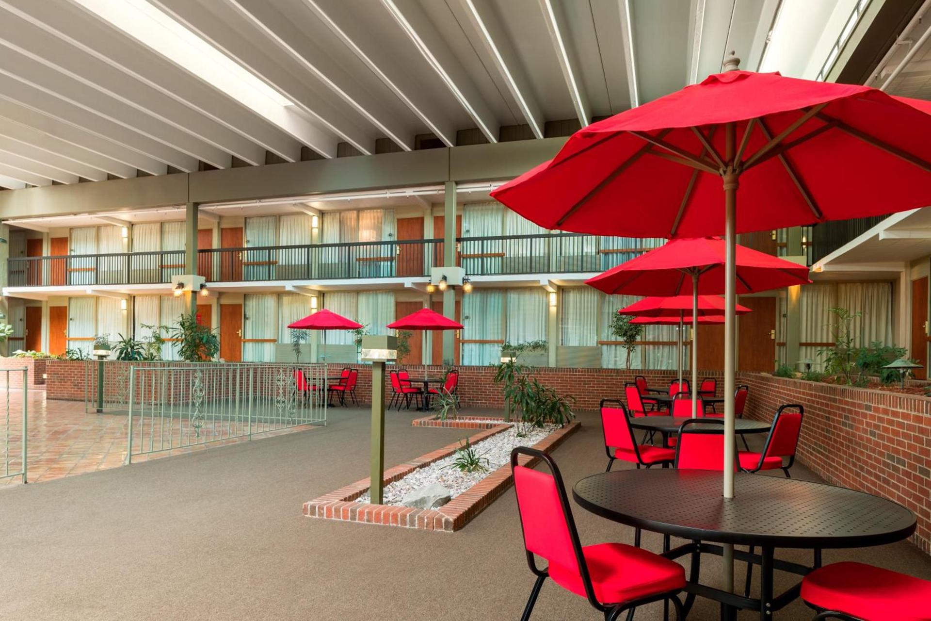 Ramada by Wyndham Indiana photo 26