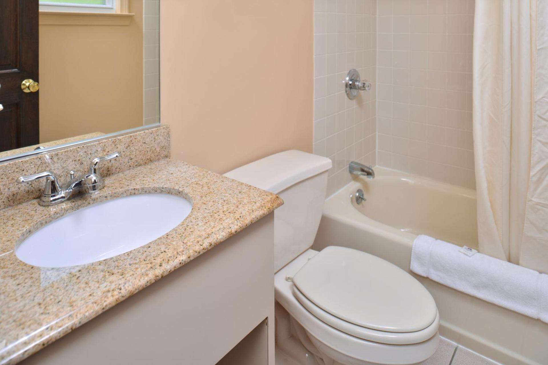 Golden Hill Inn-Danbury photo 15