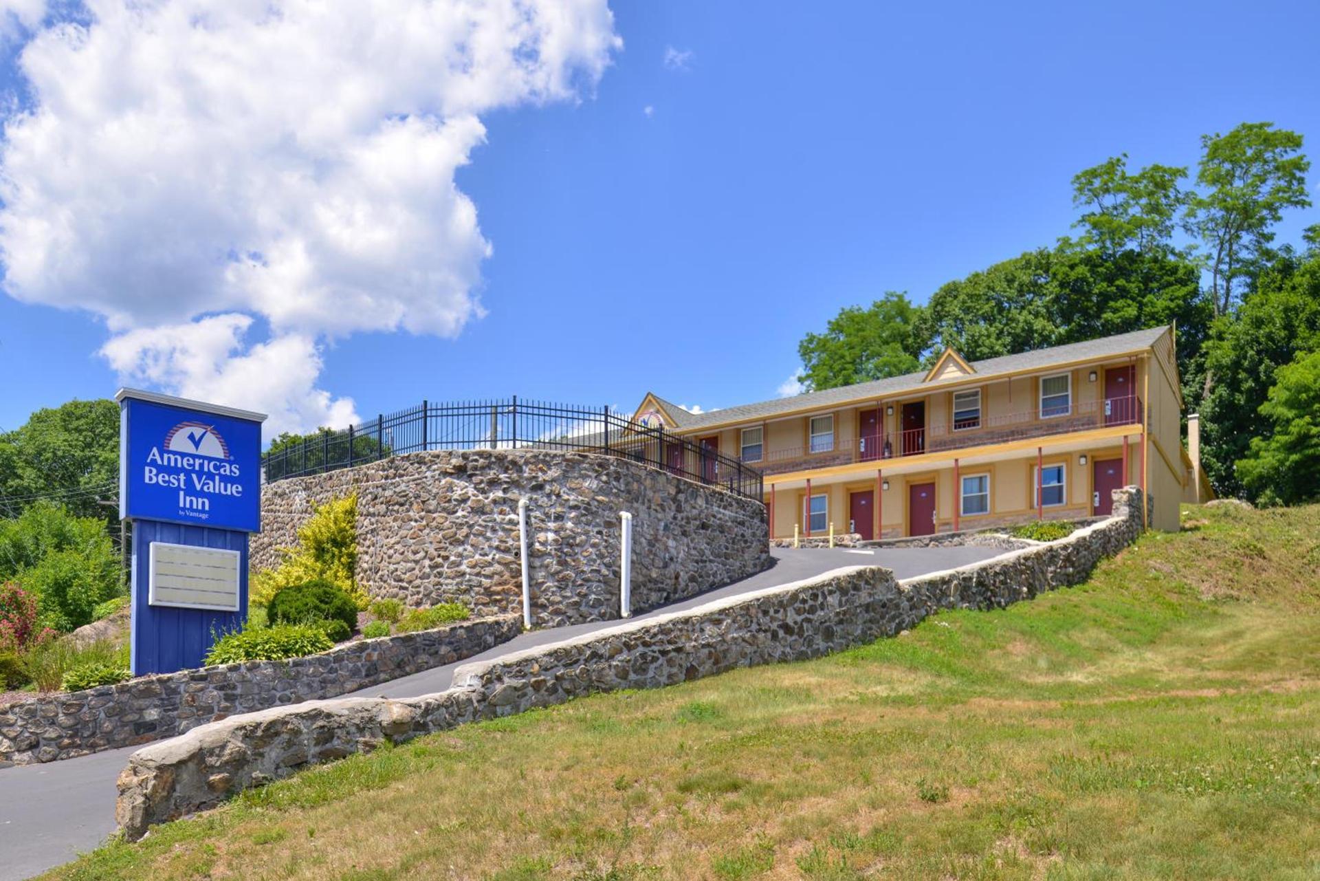Golden Hill Inn-Danbury photo 16