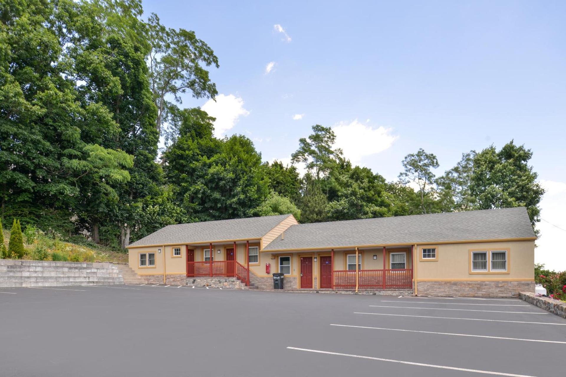Golden Hill Inn-Danbury photo 19