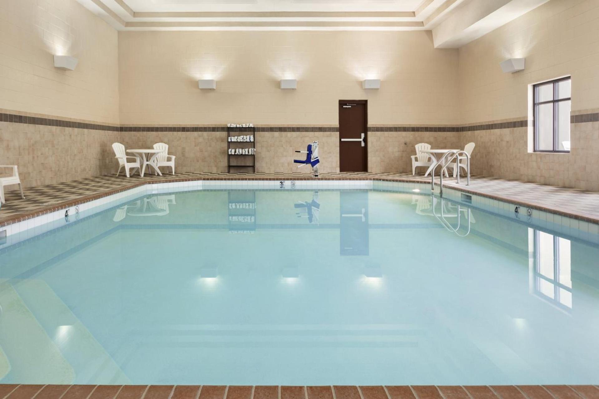 Country Inn & Suites by Radisson, Lincoln North Hotel and Conference Center, NE photo 54