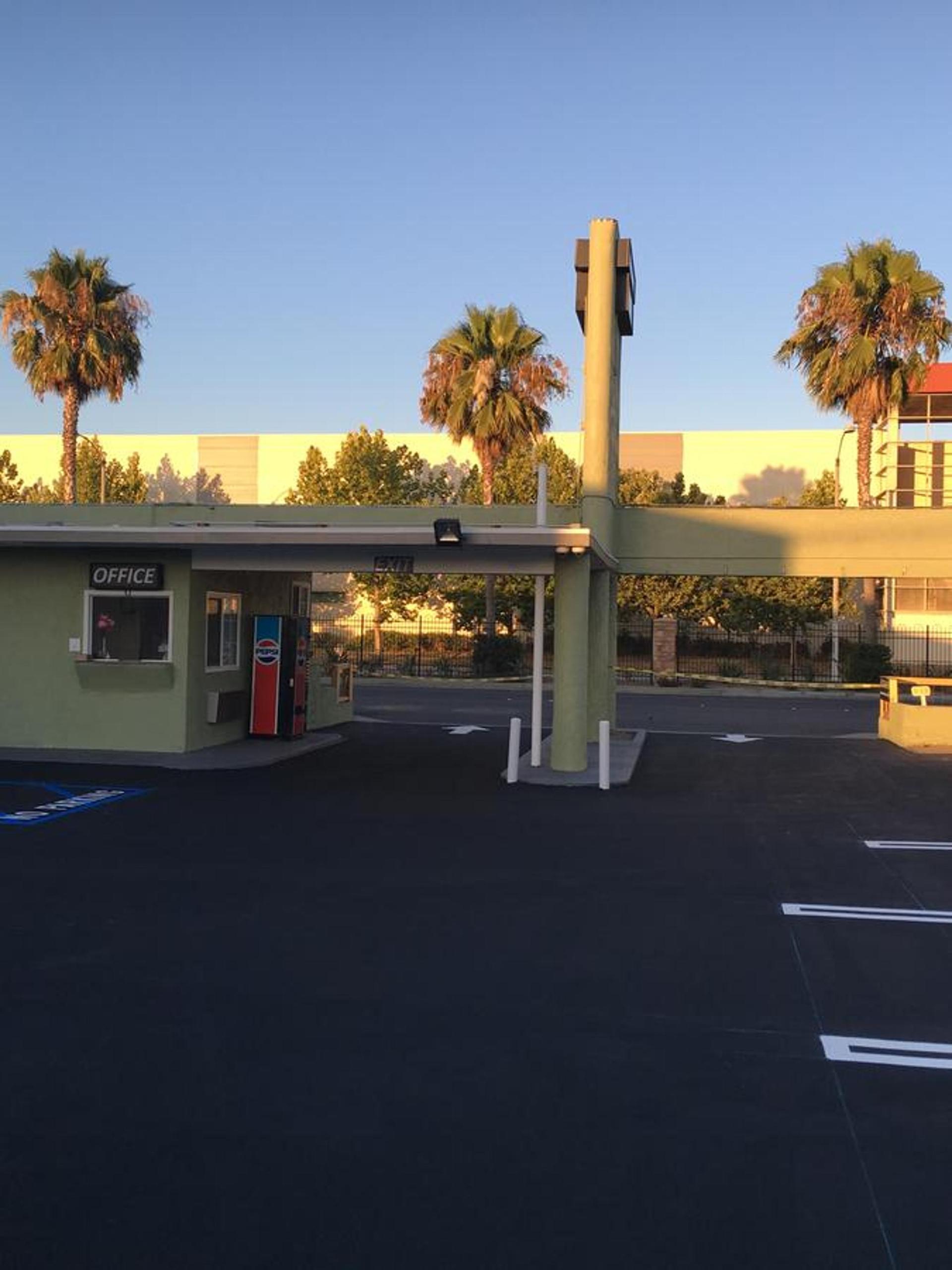 Town House Motel photo 30