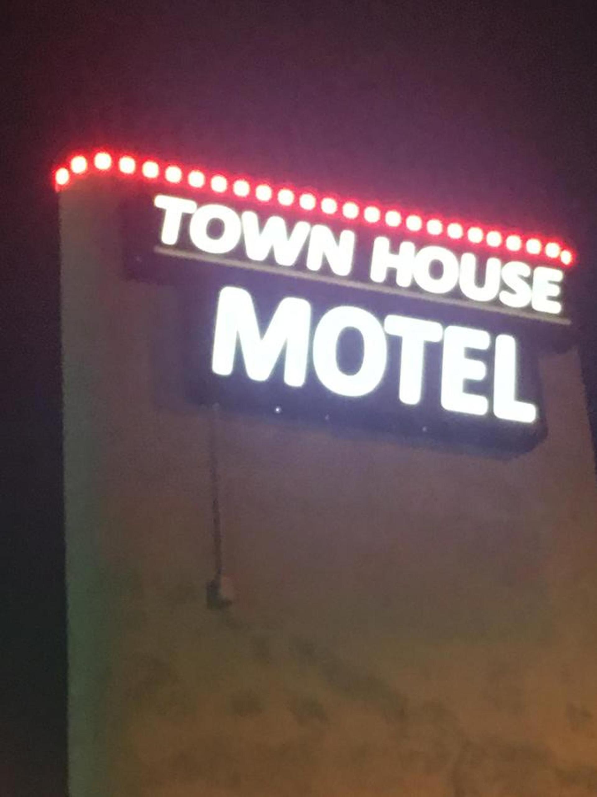 Town House Motel photo 26