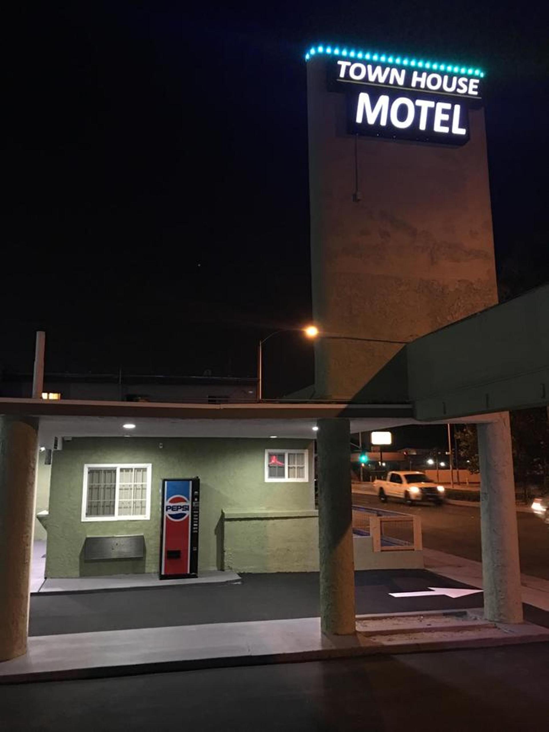 Town House Motel photo 27
