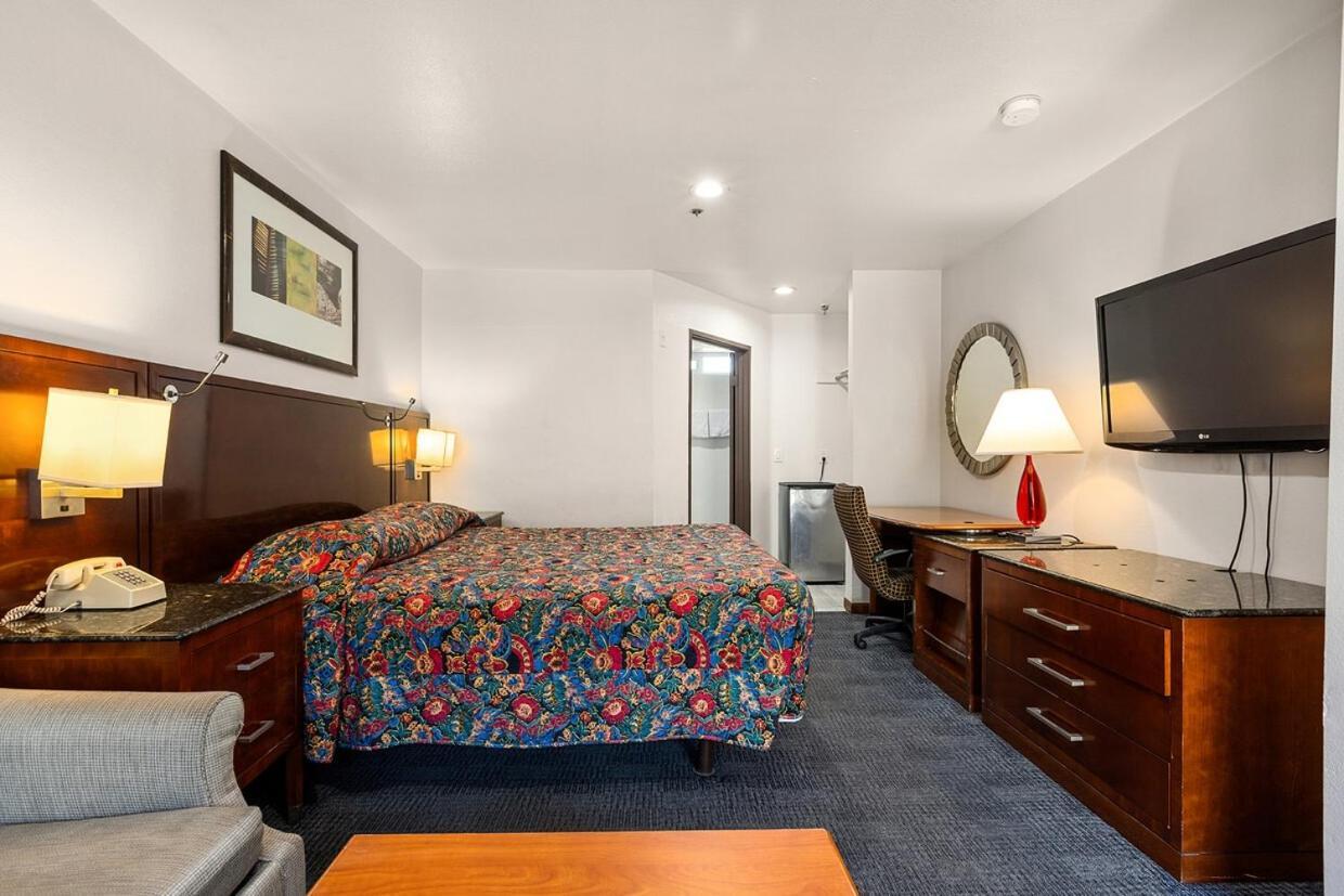Paradise Lodge - Canoga Park, Los Angeles photo 12