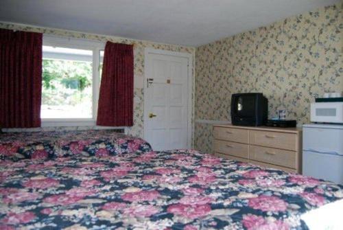 Oxen Yoke Motel photo 10