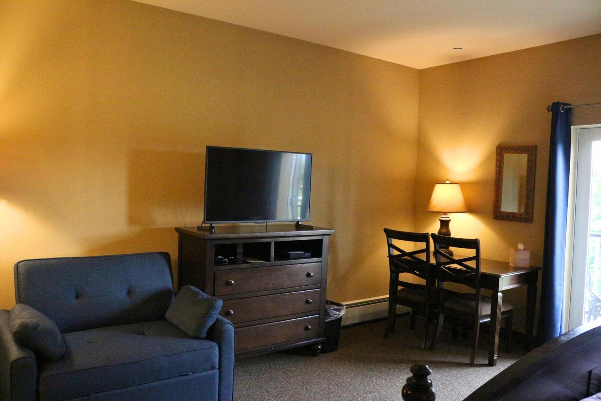 The Lodge at Woodstone Country Club photo 31