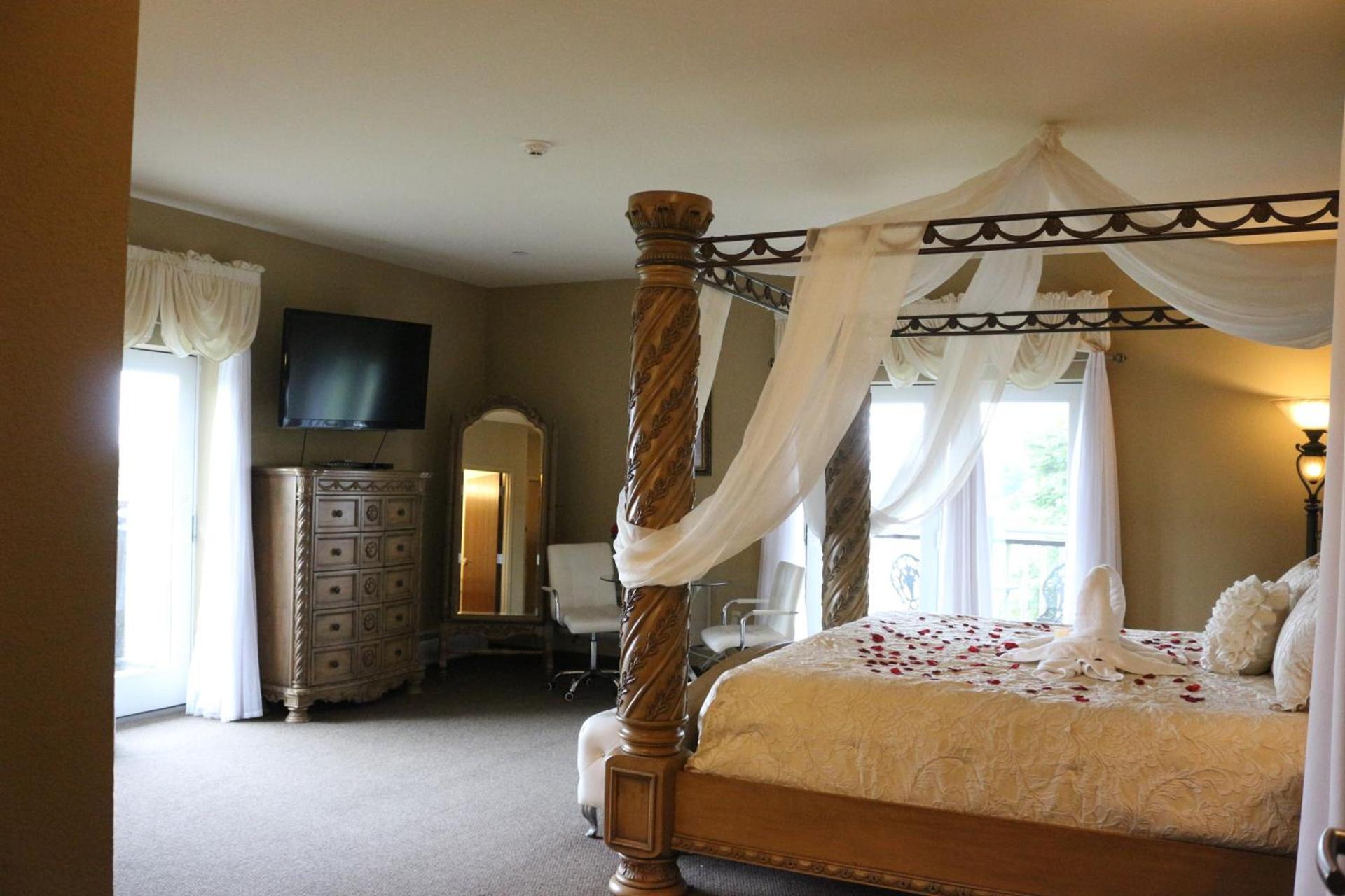The Lodge at Woodstone Country Club photo 51