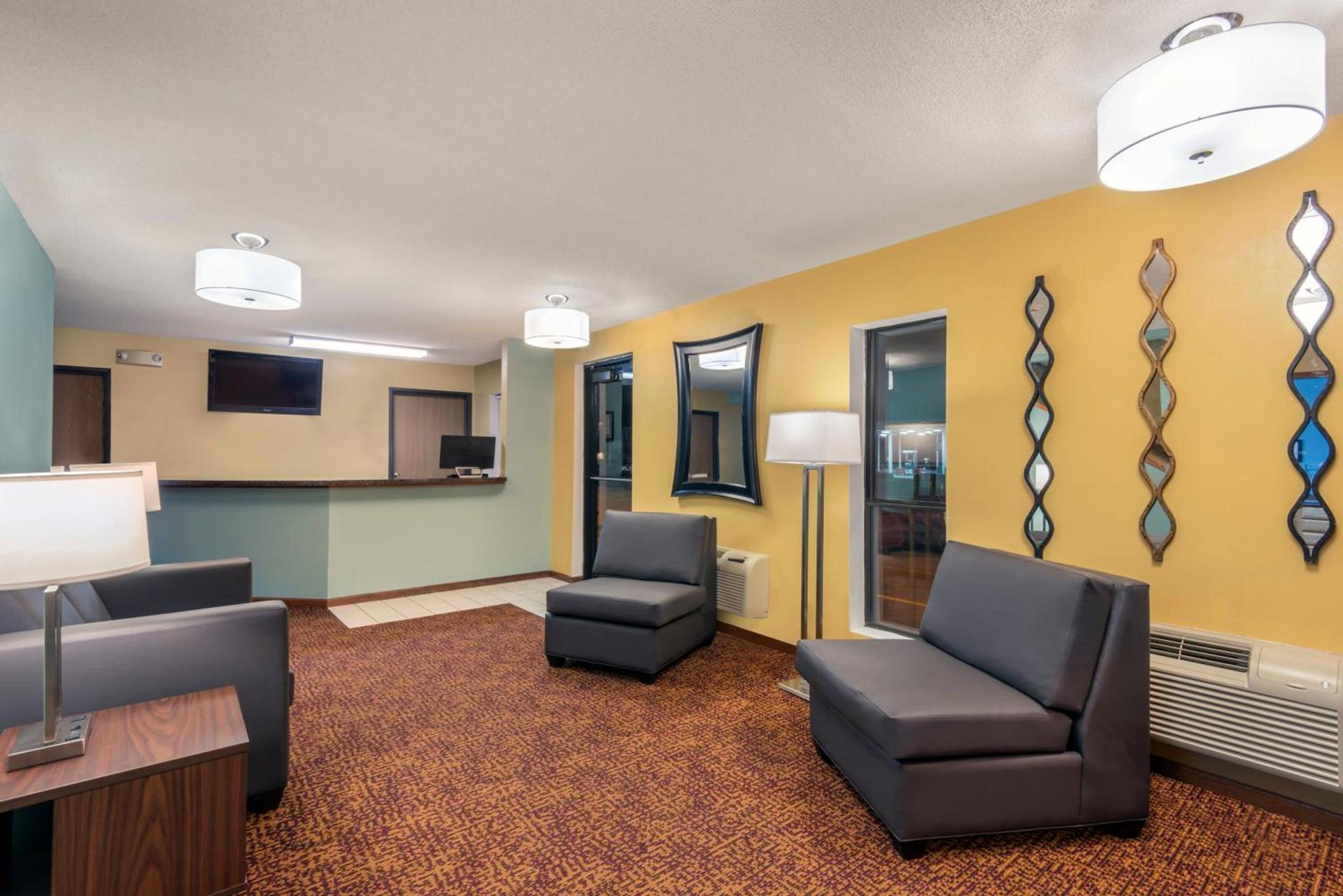 Super 8 by Wyndham Wakeeney photo 22