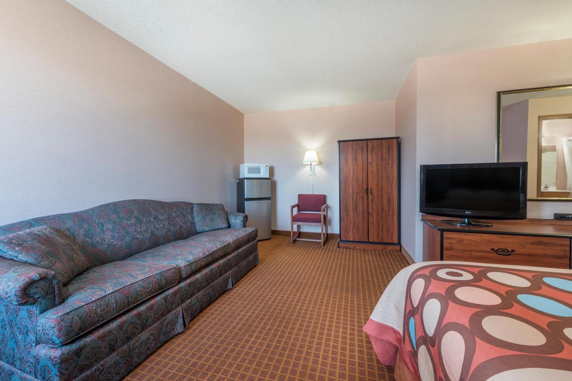 Super 8 by Wyndham Wakeeney photo 26