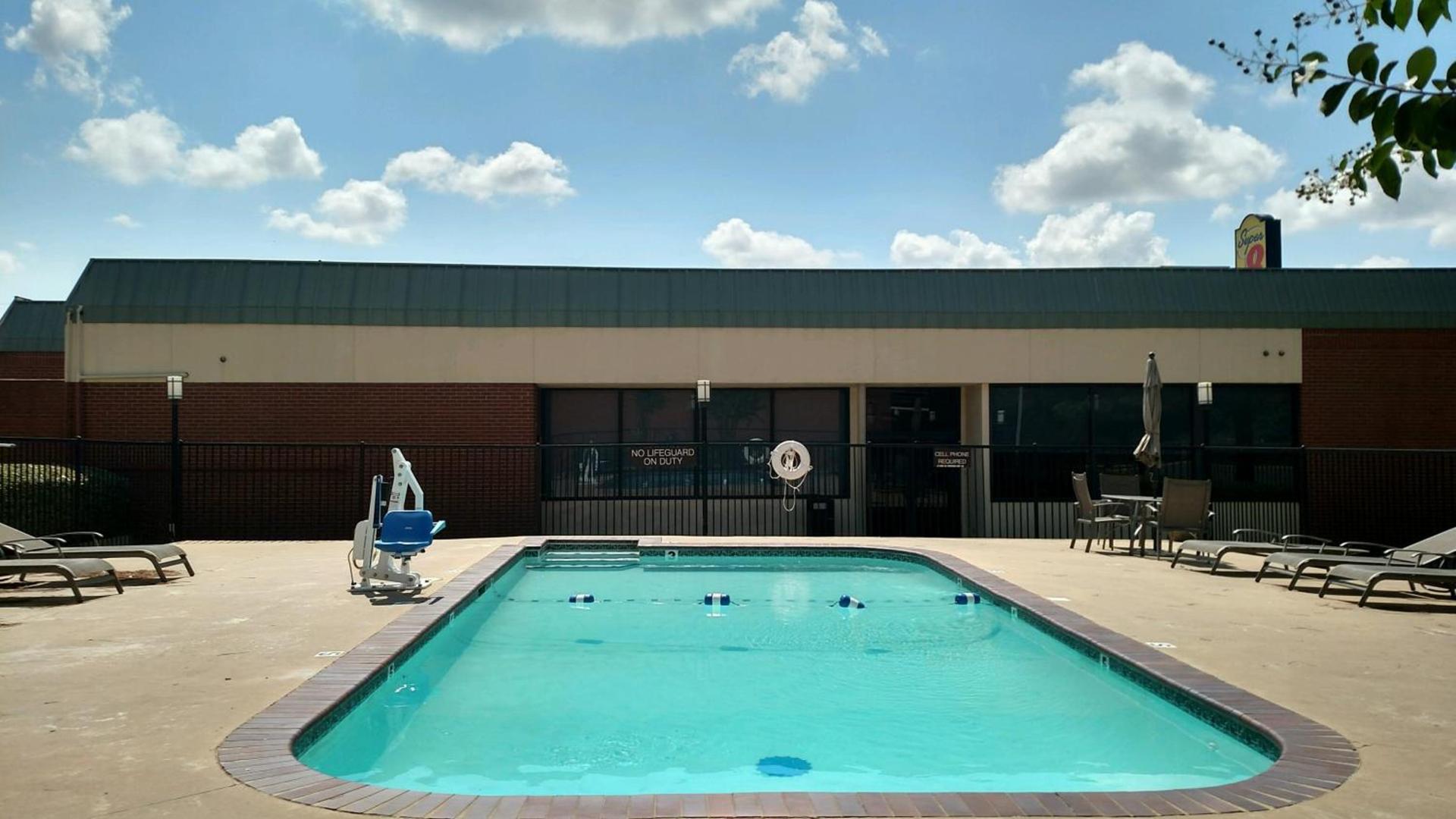Super 8 by Wyndham Atoka photo 17