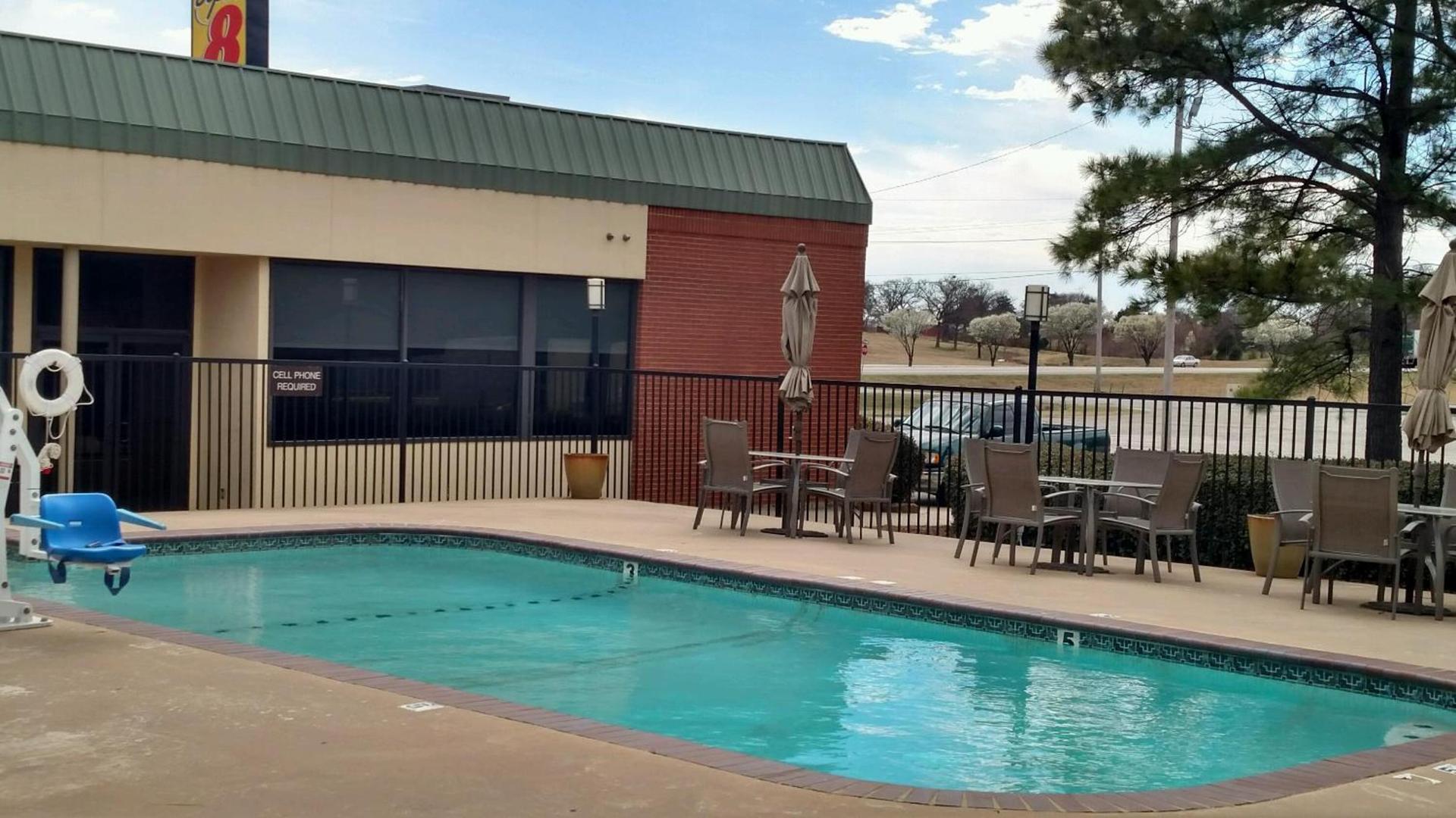 Super 8 by Wyndham Atoka photo 42