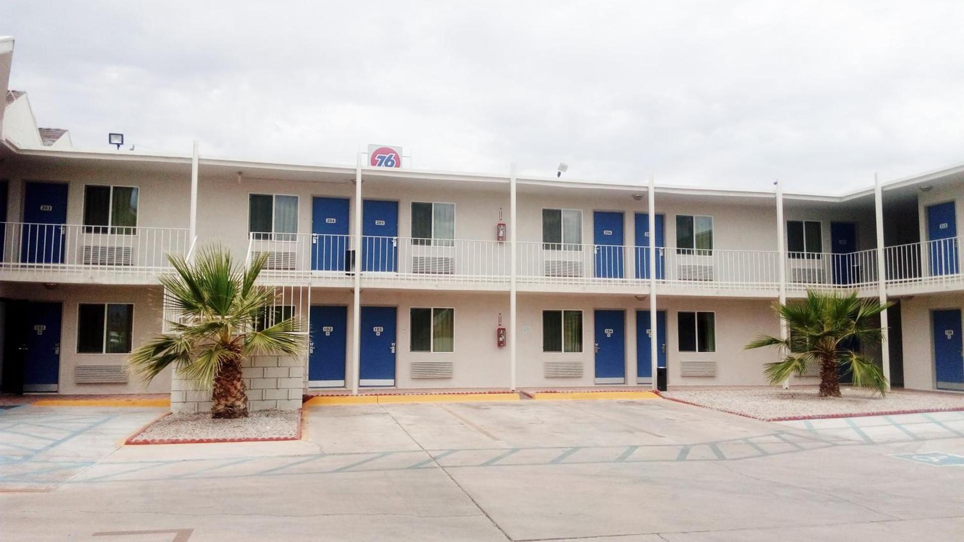 Motel 6-Blythe, CA - South photo 5