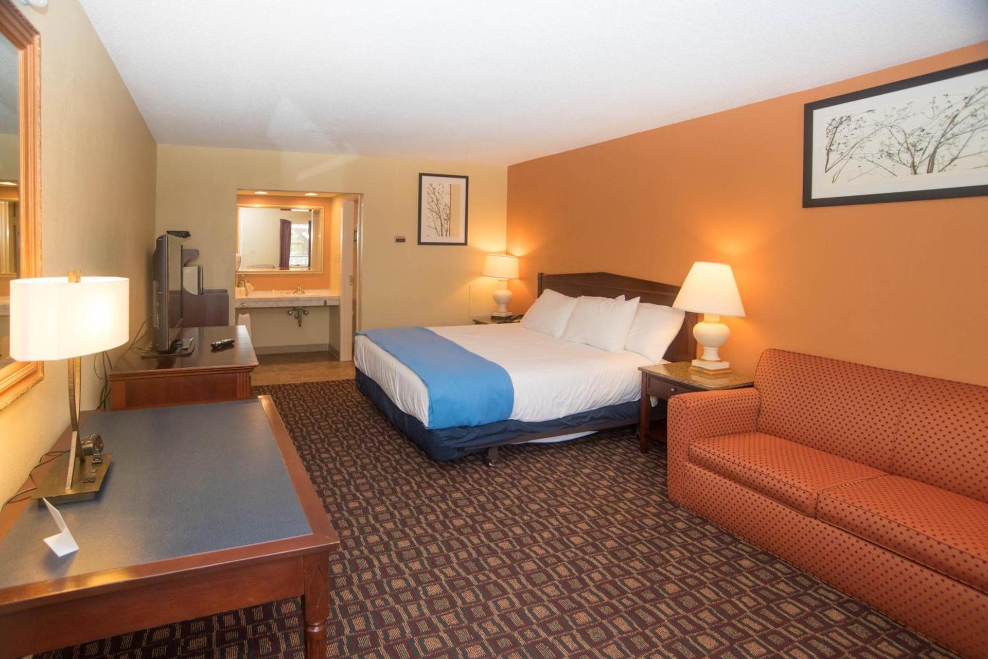 Colonnade Inn photo 11