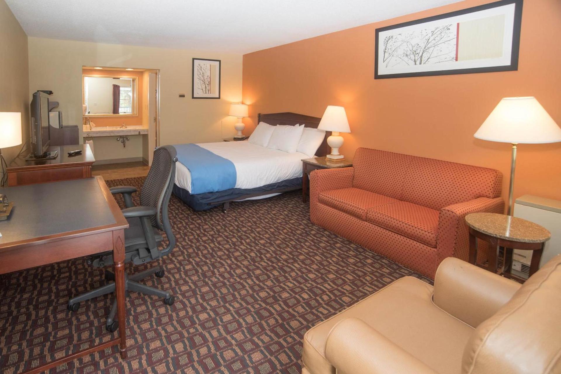 Colonnade Inn photo 24