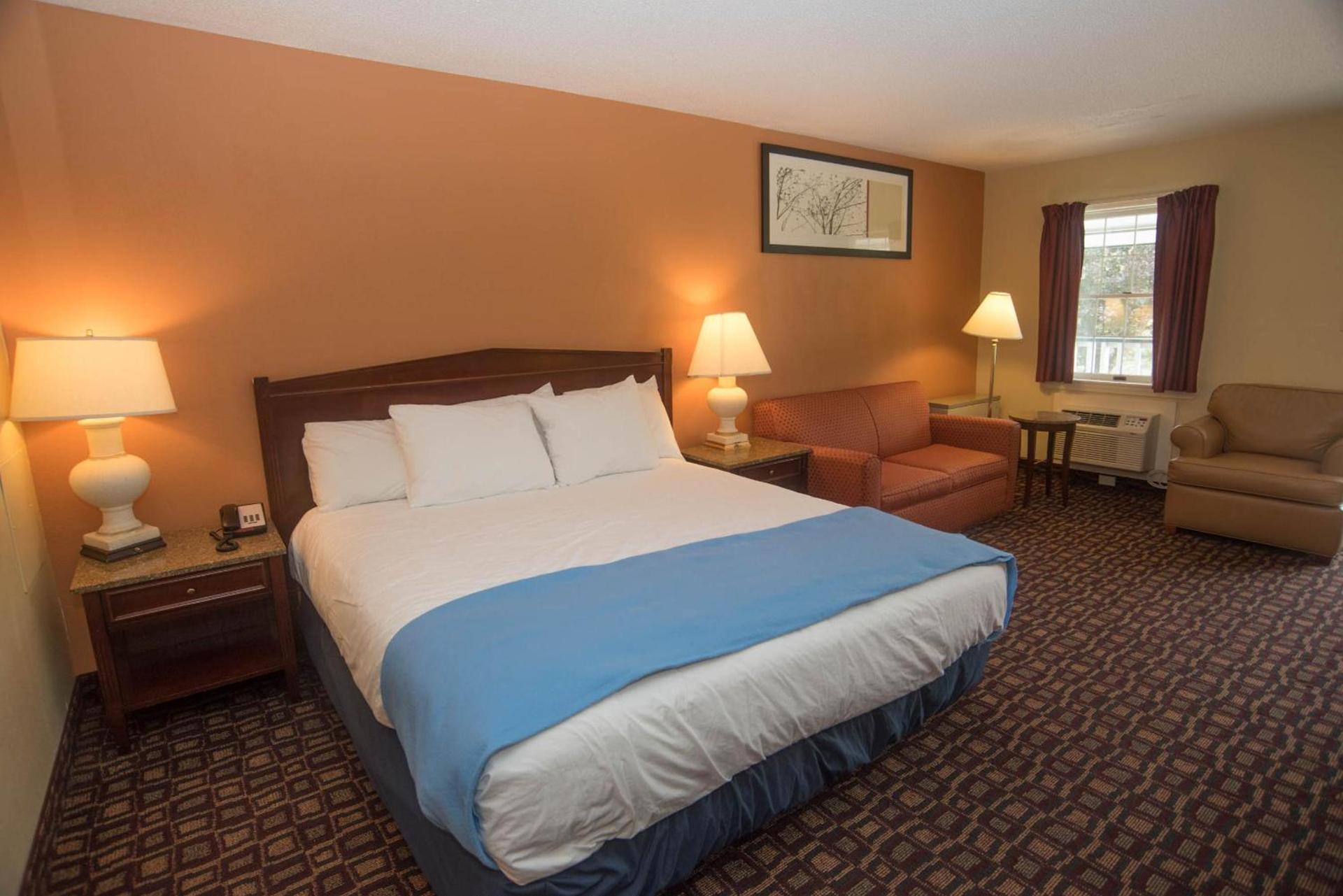 Colonnade Inn photo 34
