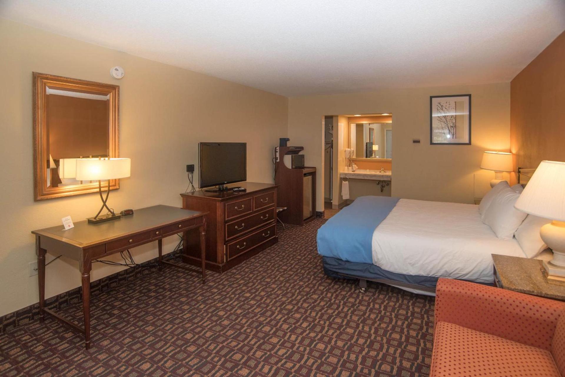 Colonnade Inn photo 7
