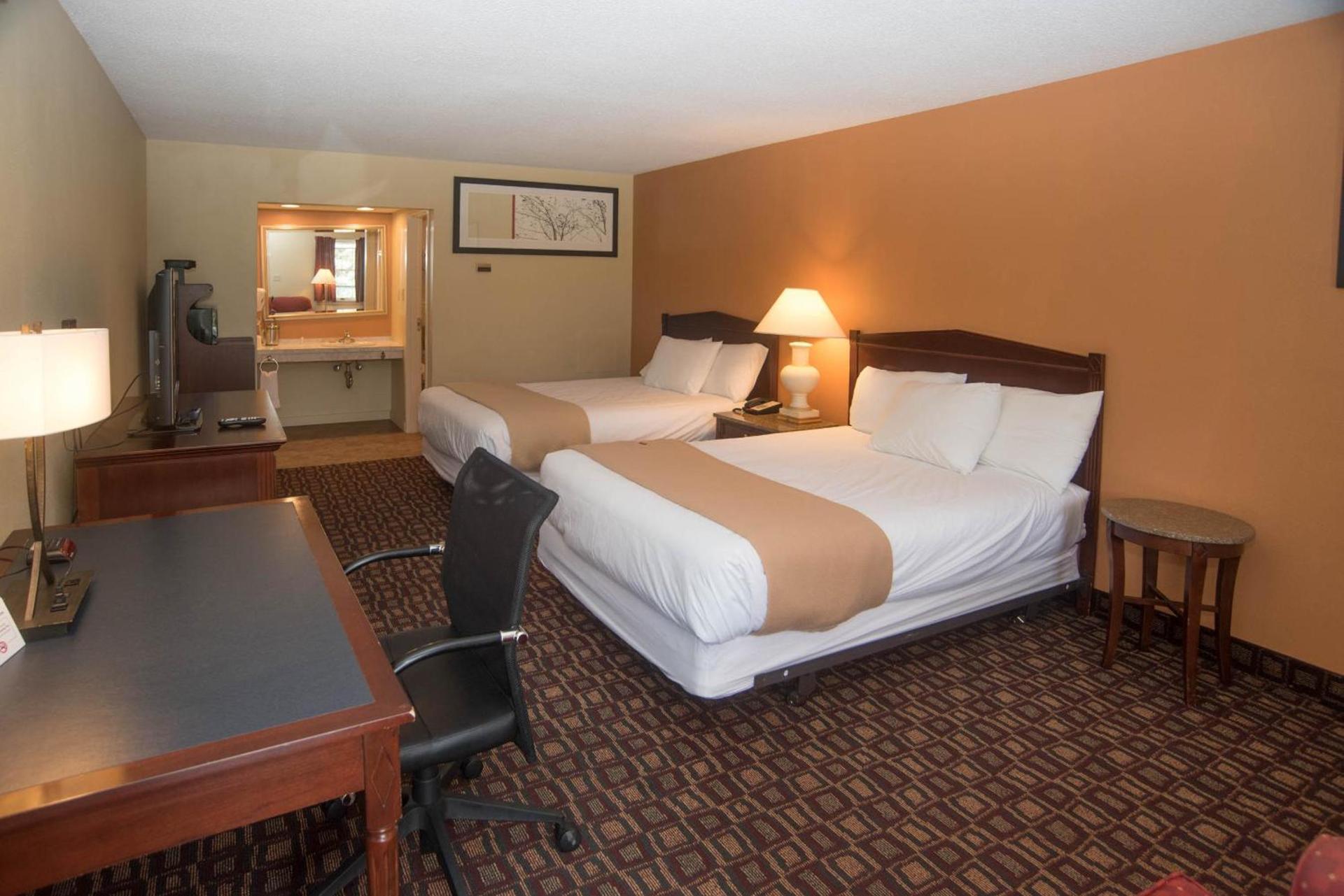 Colonnade Inn photo 20