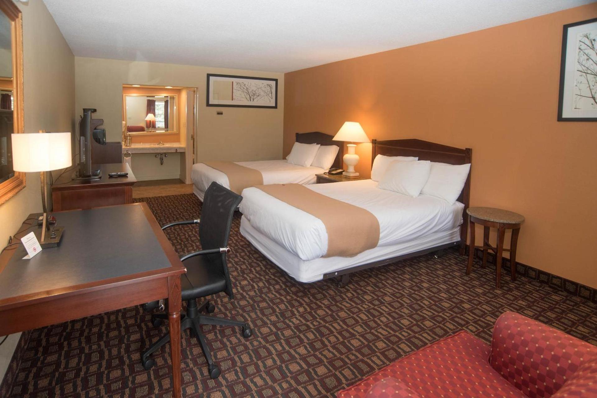 Colonnade Inn photo 3