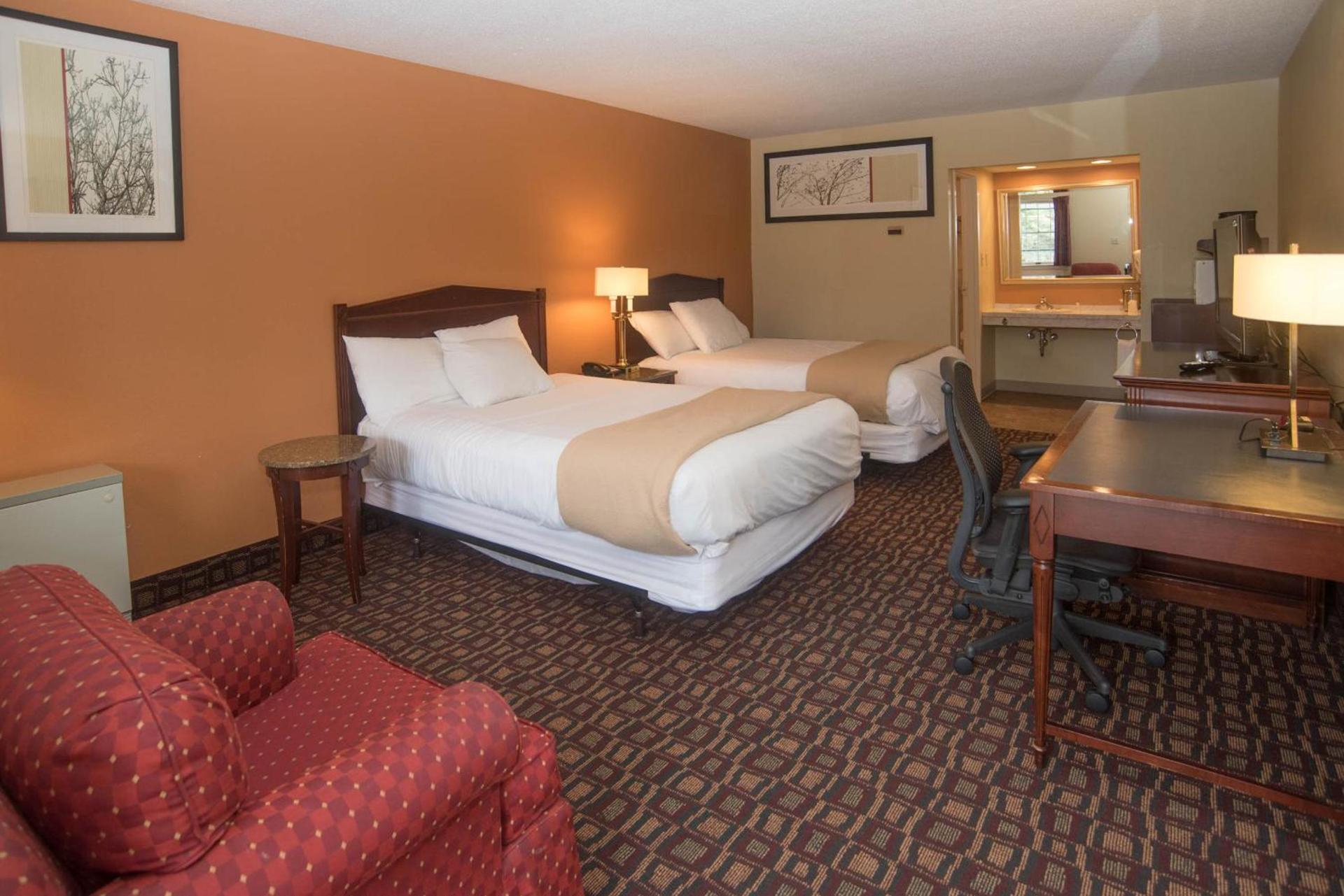 Colonnade Inn photo 30