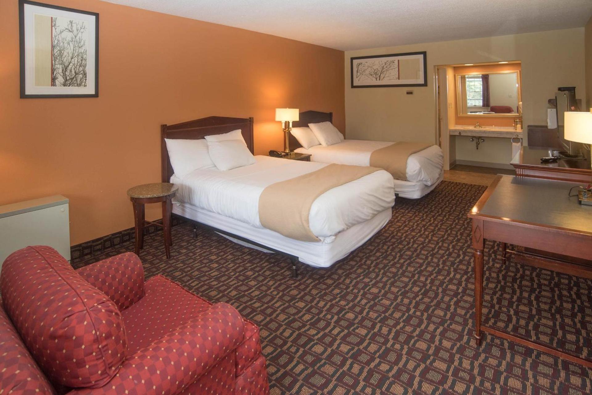 Colonnade Inn photo 15