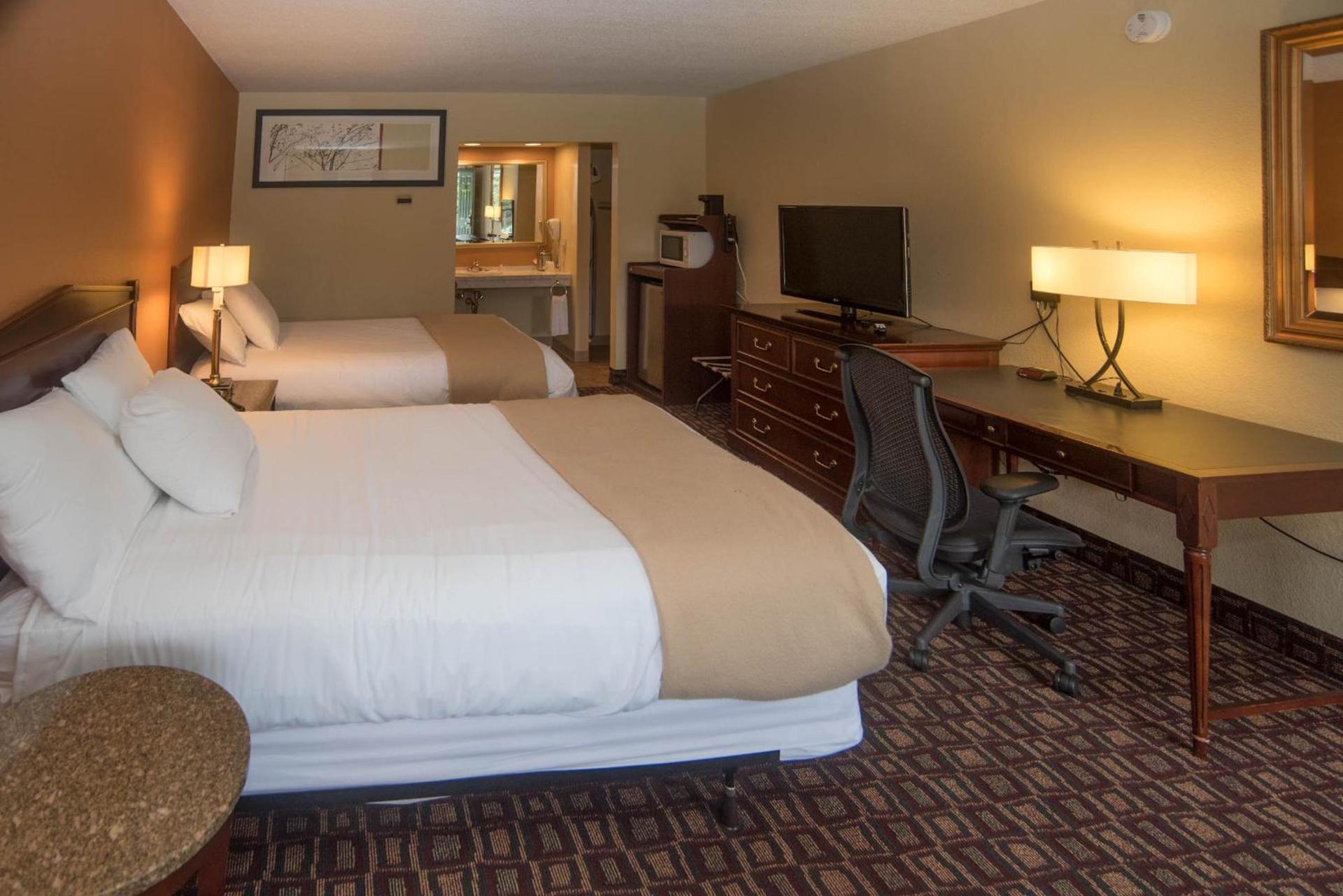 Colonnade Inn photo 31