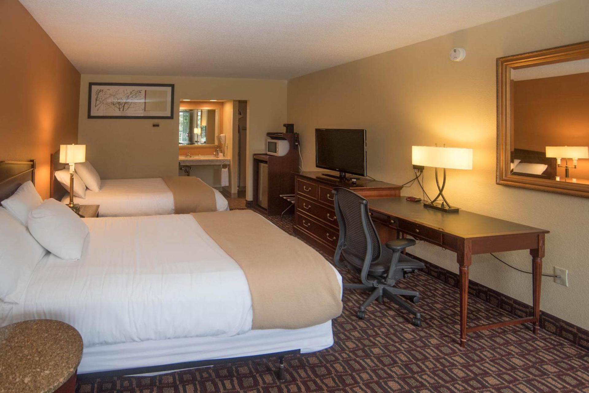 Colonnade Inn photo 21