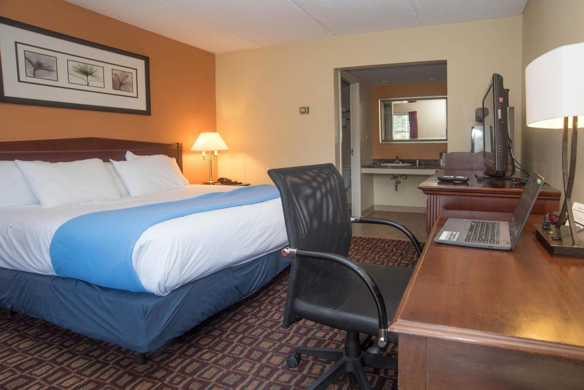 Colonnade Inn photo 13