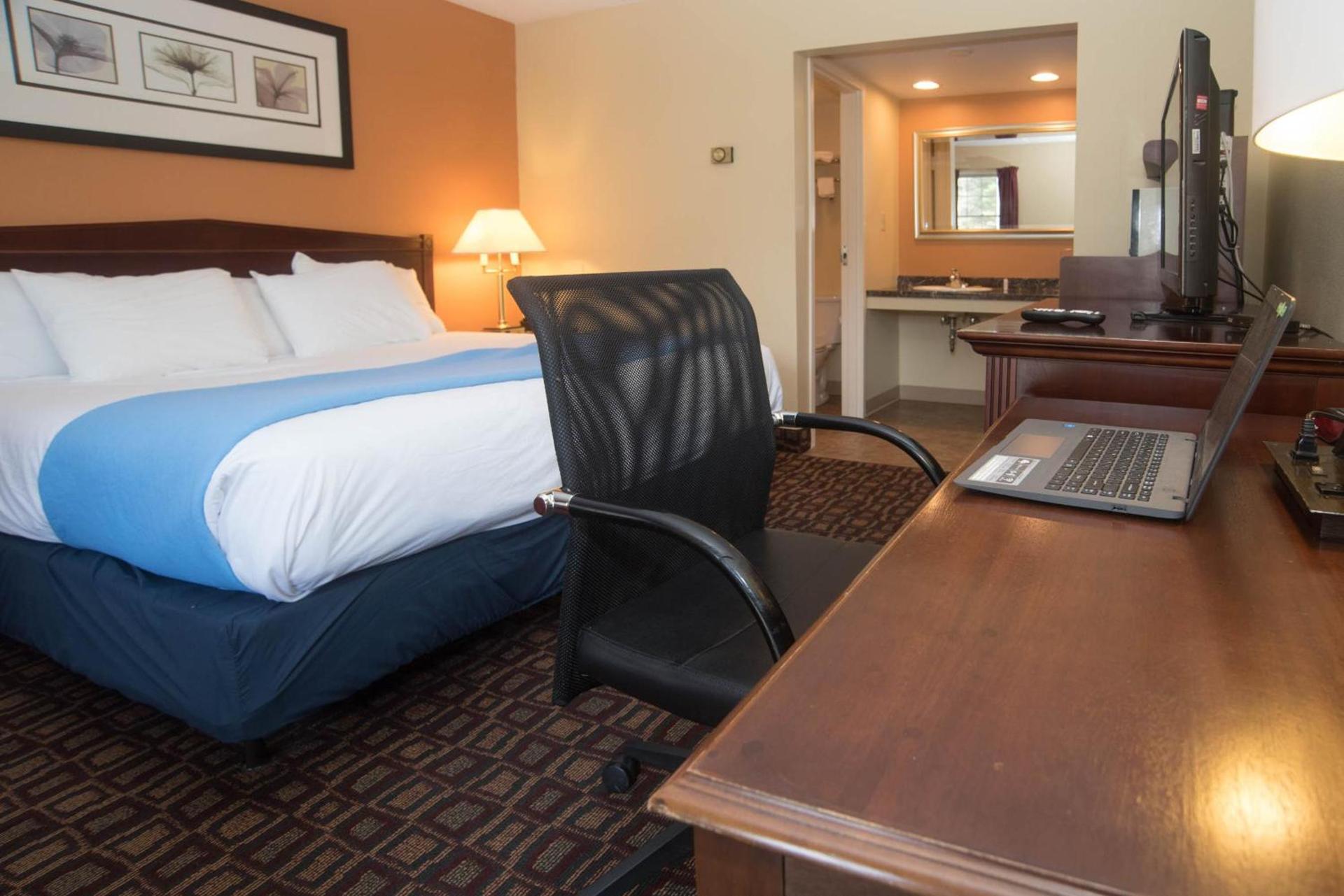 Colonnade Inn photo 4