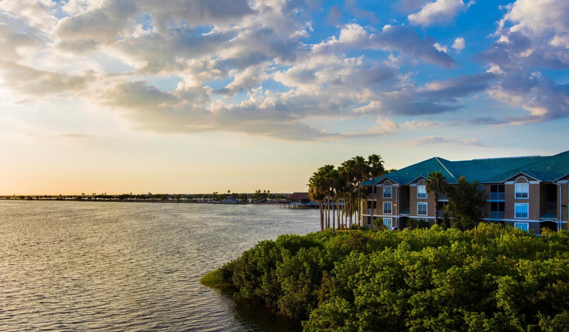 Sailport Waterfront Suites photo 43